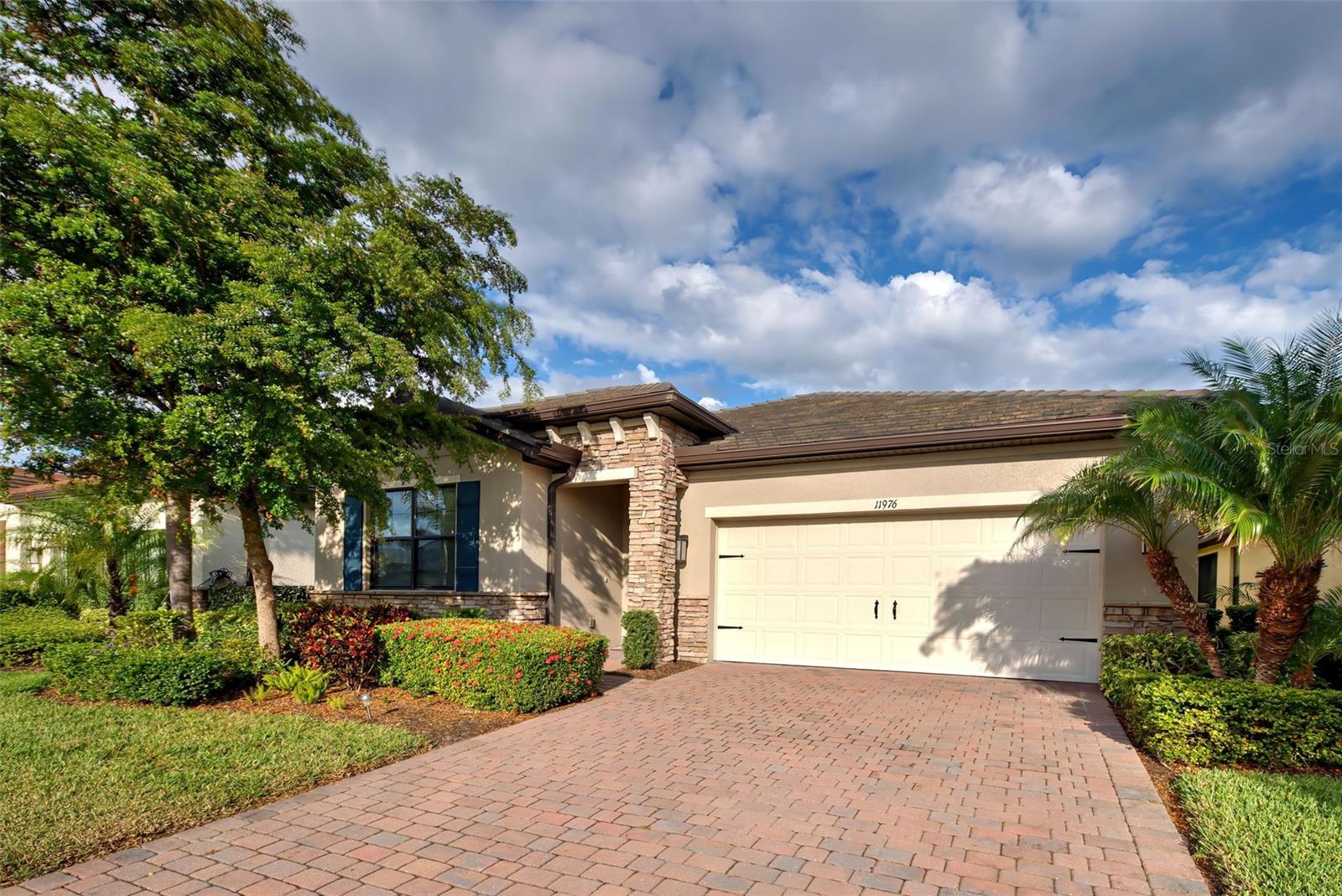 Listing photo id 2 for 11976 Blazing Star Drive