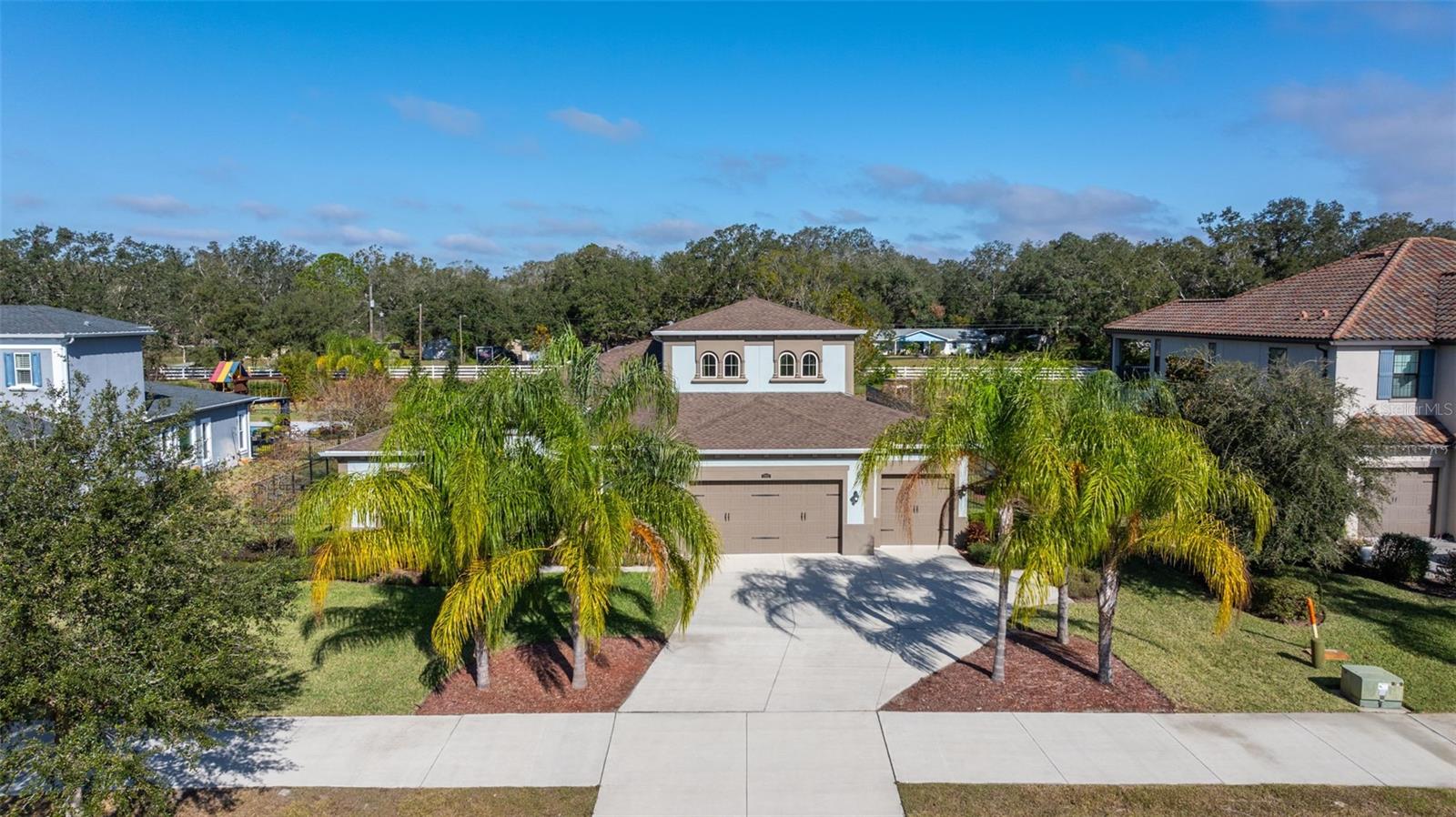 Listing photo id 1 for 17921 Barn Close Drive