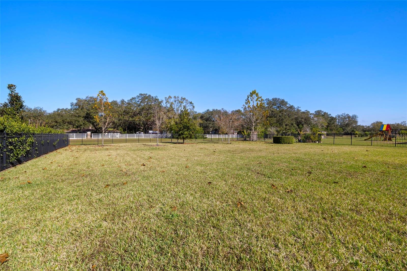 Listing photo id 50 for 17921 Barn Close Drive