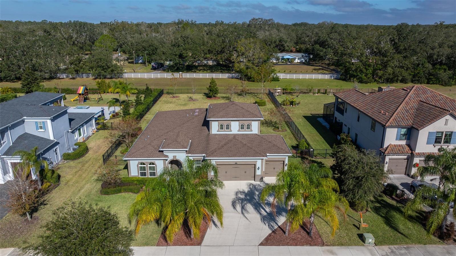 Listing photo id 69 for 17921 Barn Close Drive