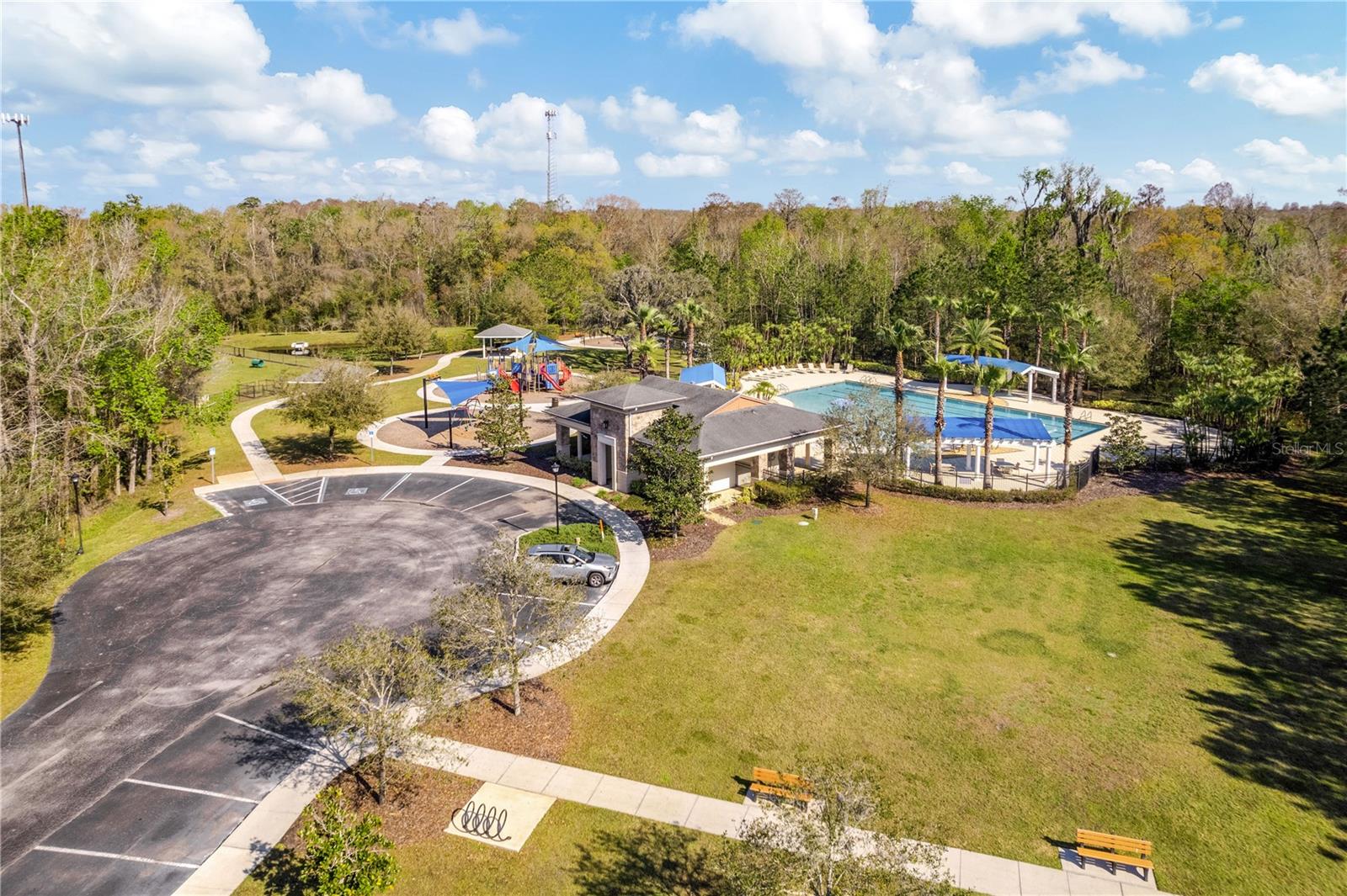 Listing photo id 78 for 17921 Barn Close Drive