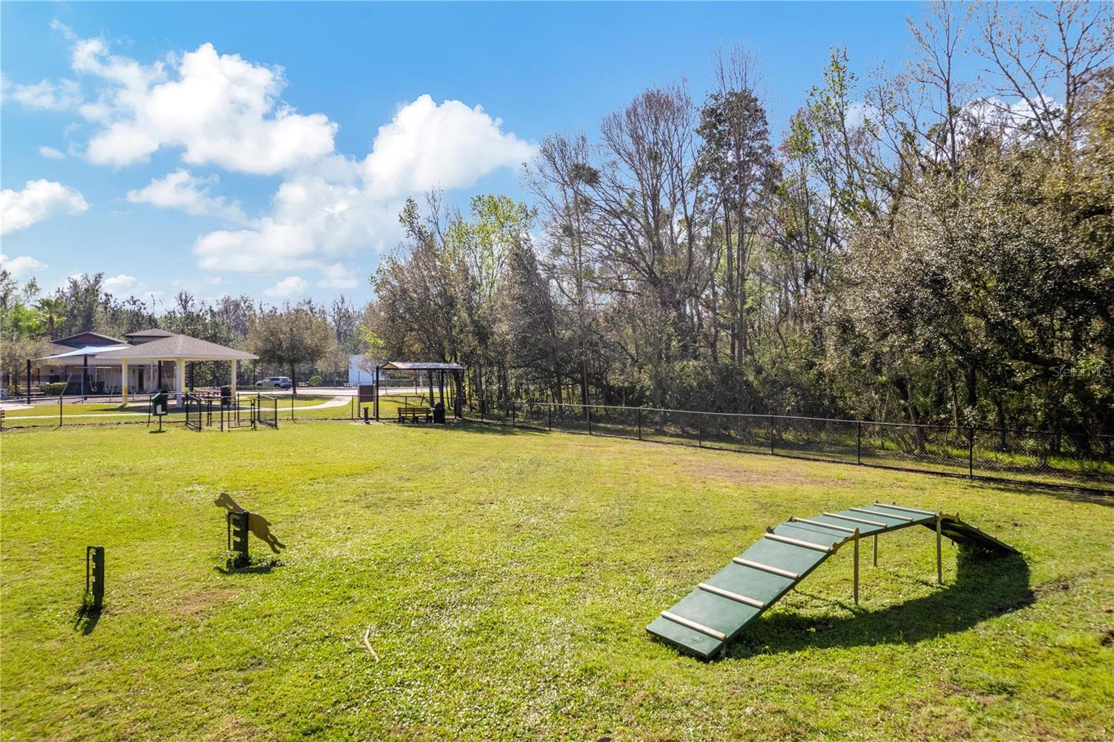 Listing photo id 83 for 17921 Barn Close Drive