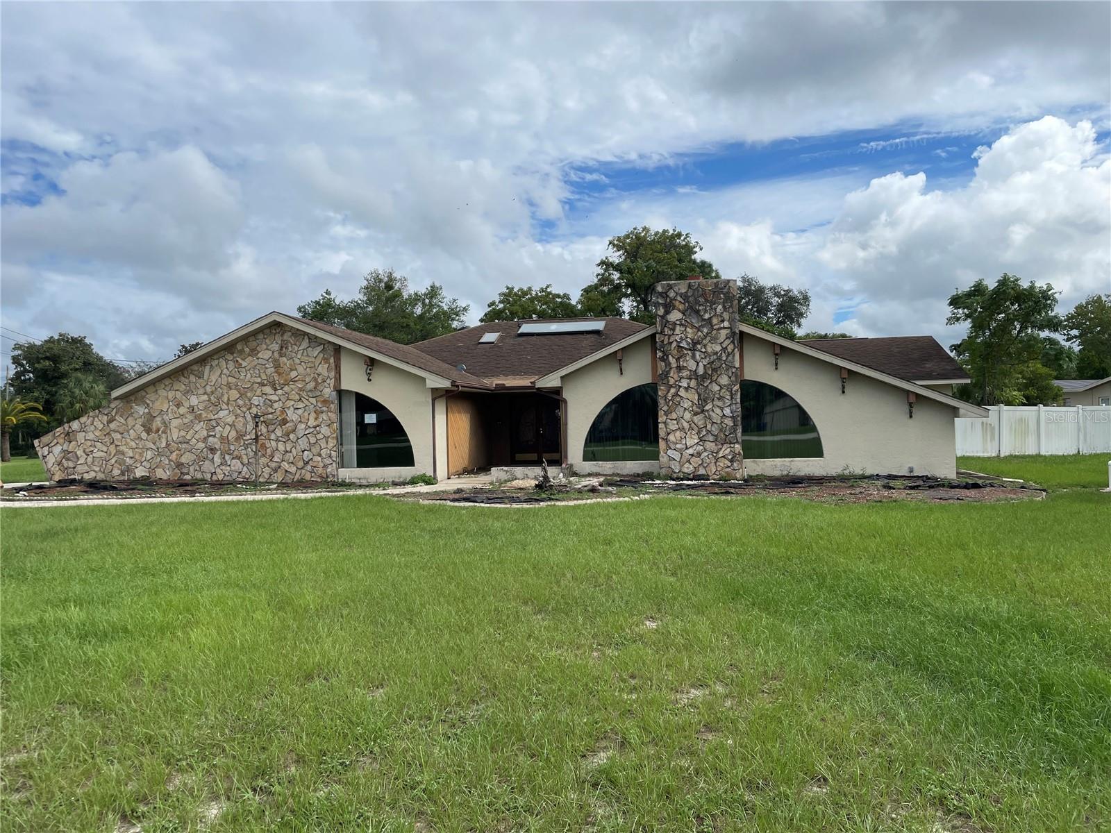 Listing photo id 1 for 5404 Glover Drive