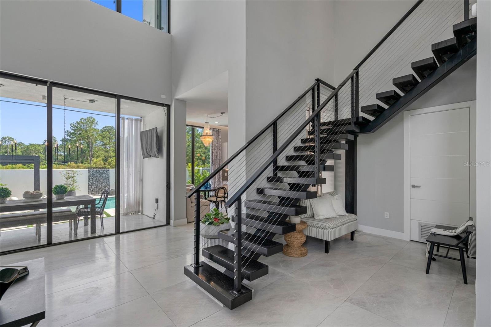 Listing photo id 6 for 7602 Antilla Street