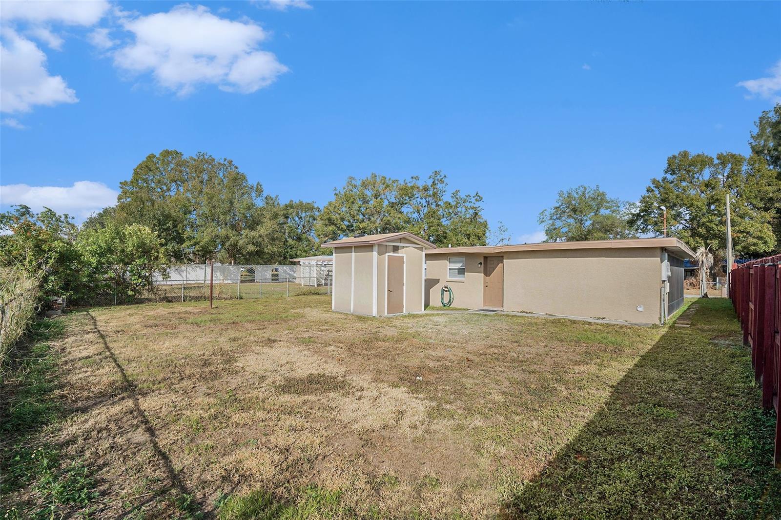 Listing photo id 20 for 5911 81st Street