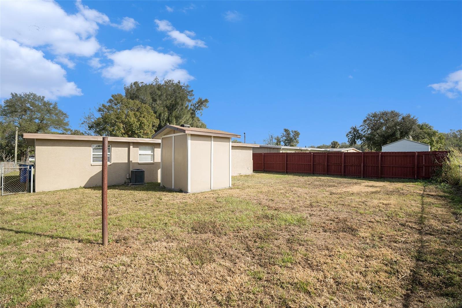 Listing photo id 21 for 5911 81st Street