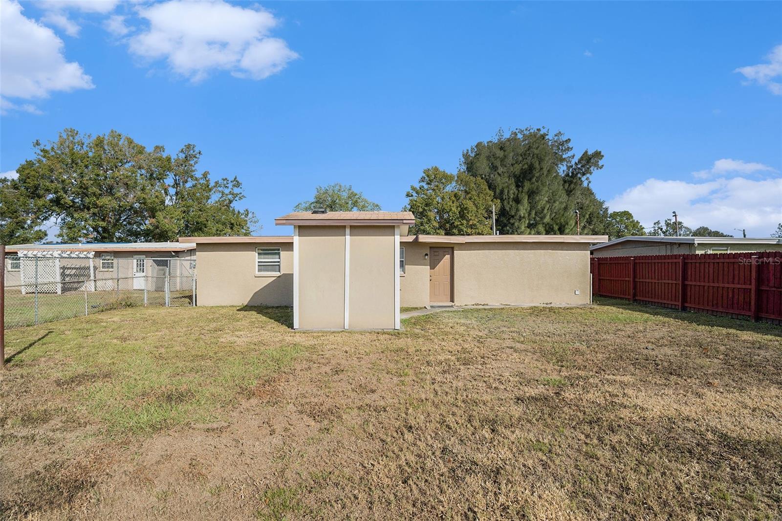 Listing photo id 22 for 5911 81st Street