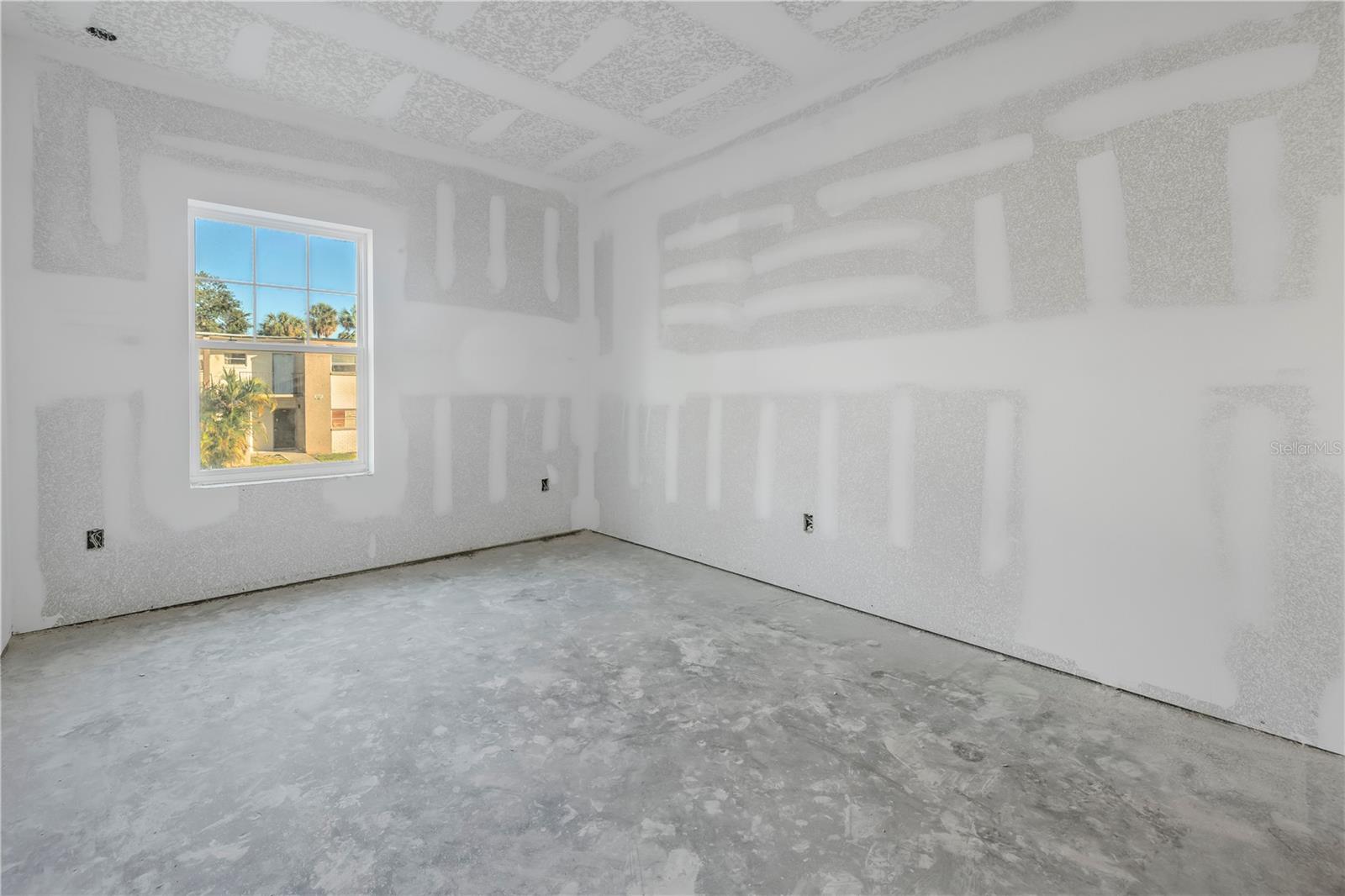 Image 10 of 33 For 5727 Desert Rose Place