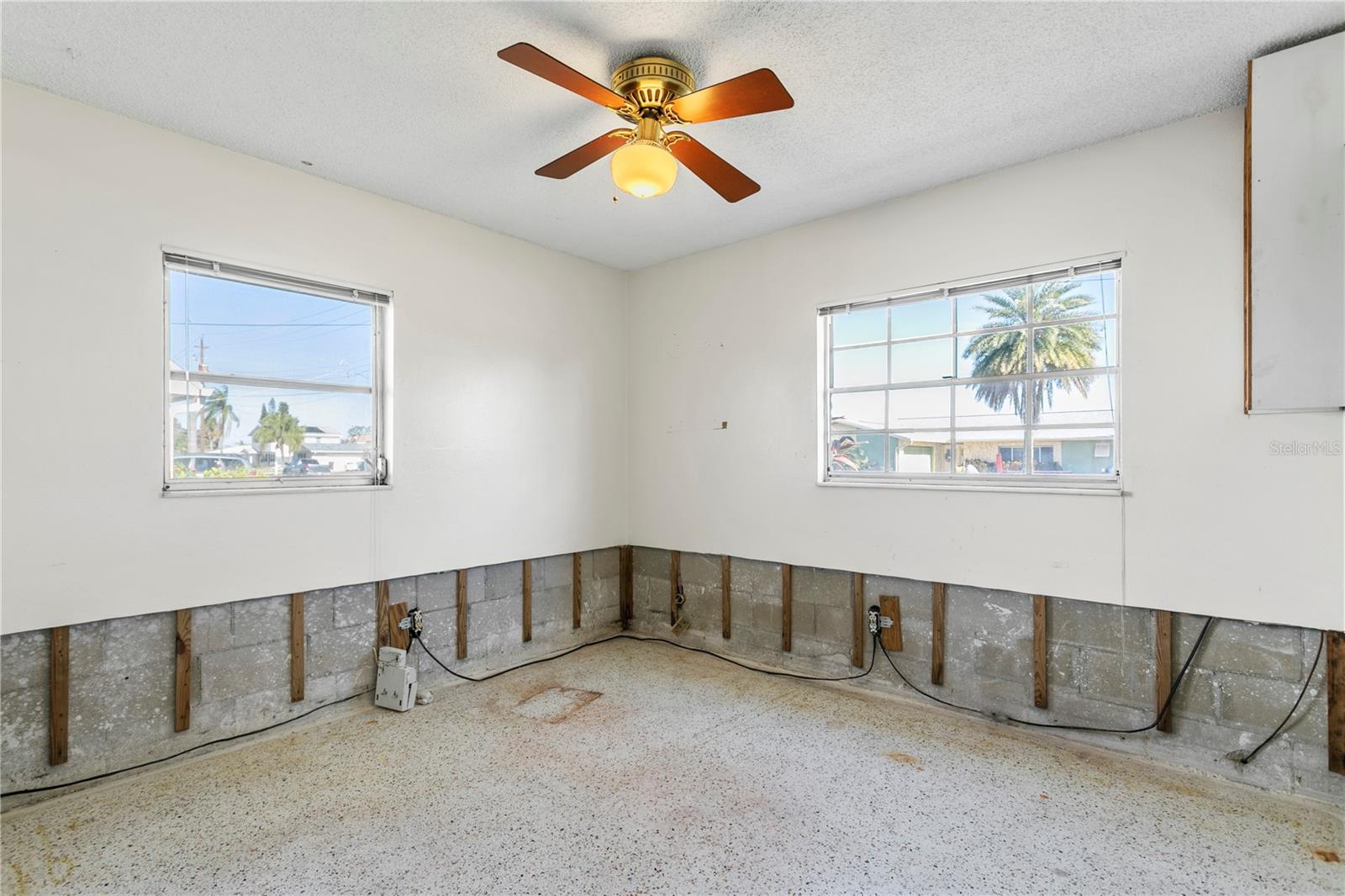 Listing photo id 17 for 4610 Bay Crest Drive