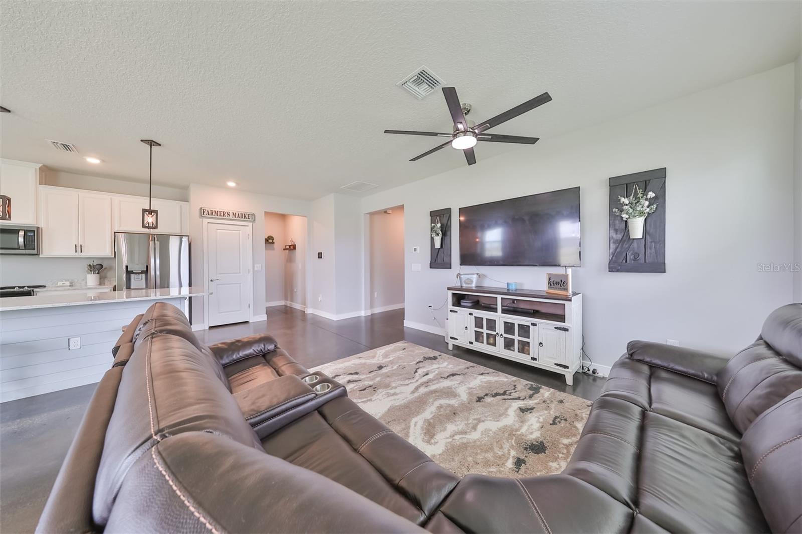 Image 16 of 41 For 13525 Palmera Vista Drive