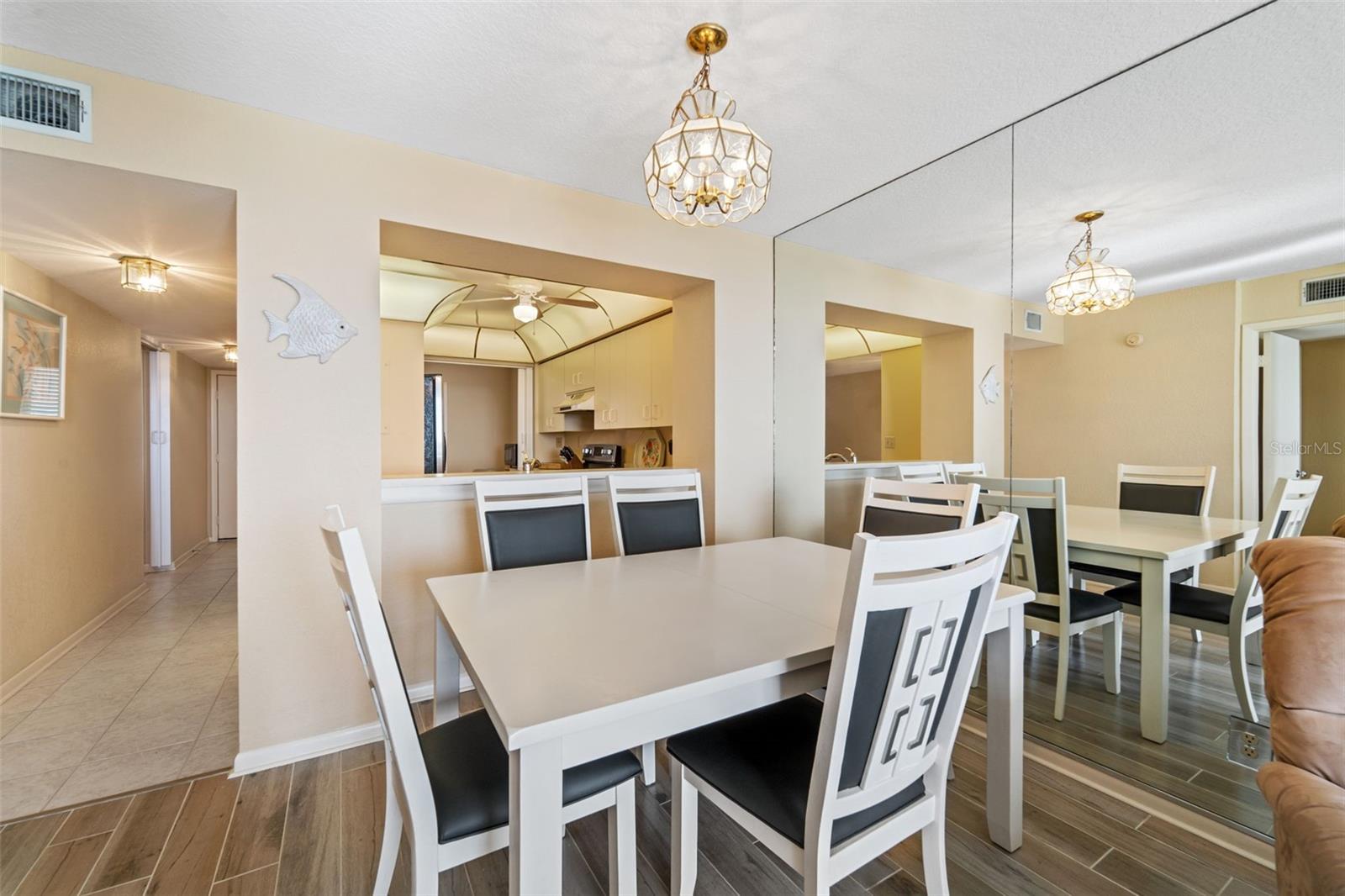 Listing photo id 10 for 6021 Bahia Del Mar Circle 534