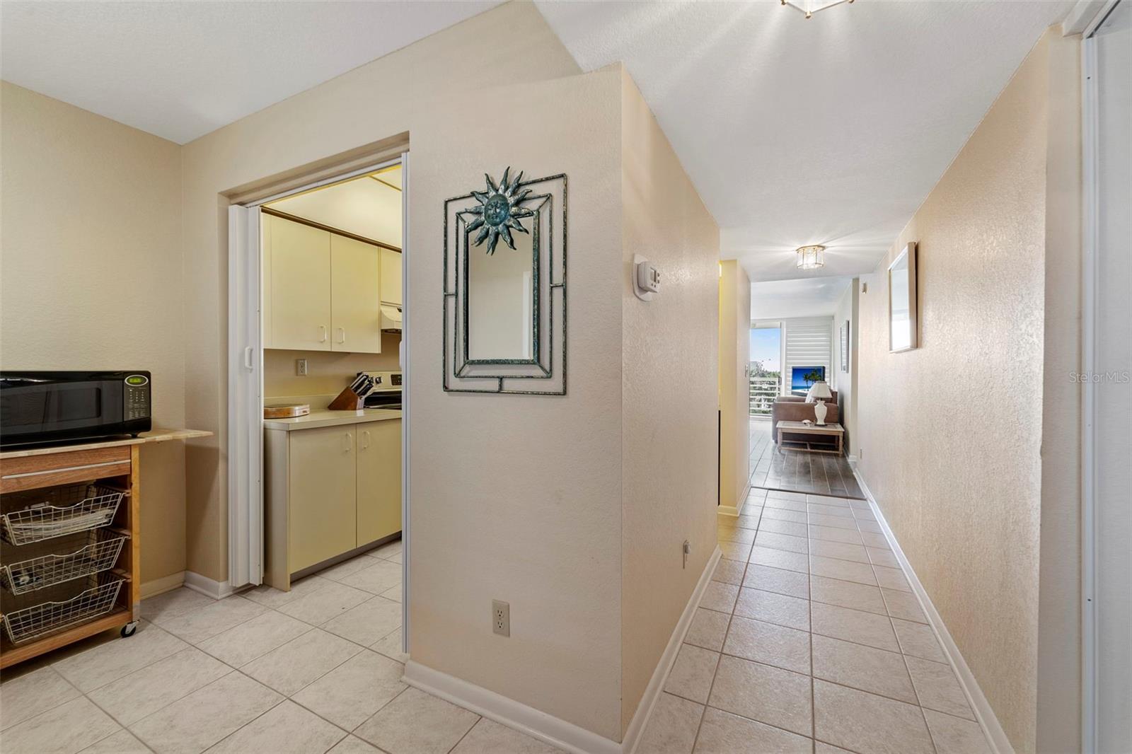 Listing photo id 11 for 6021 Bahia Del Mar Circle 534