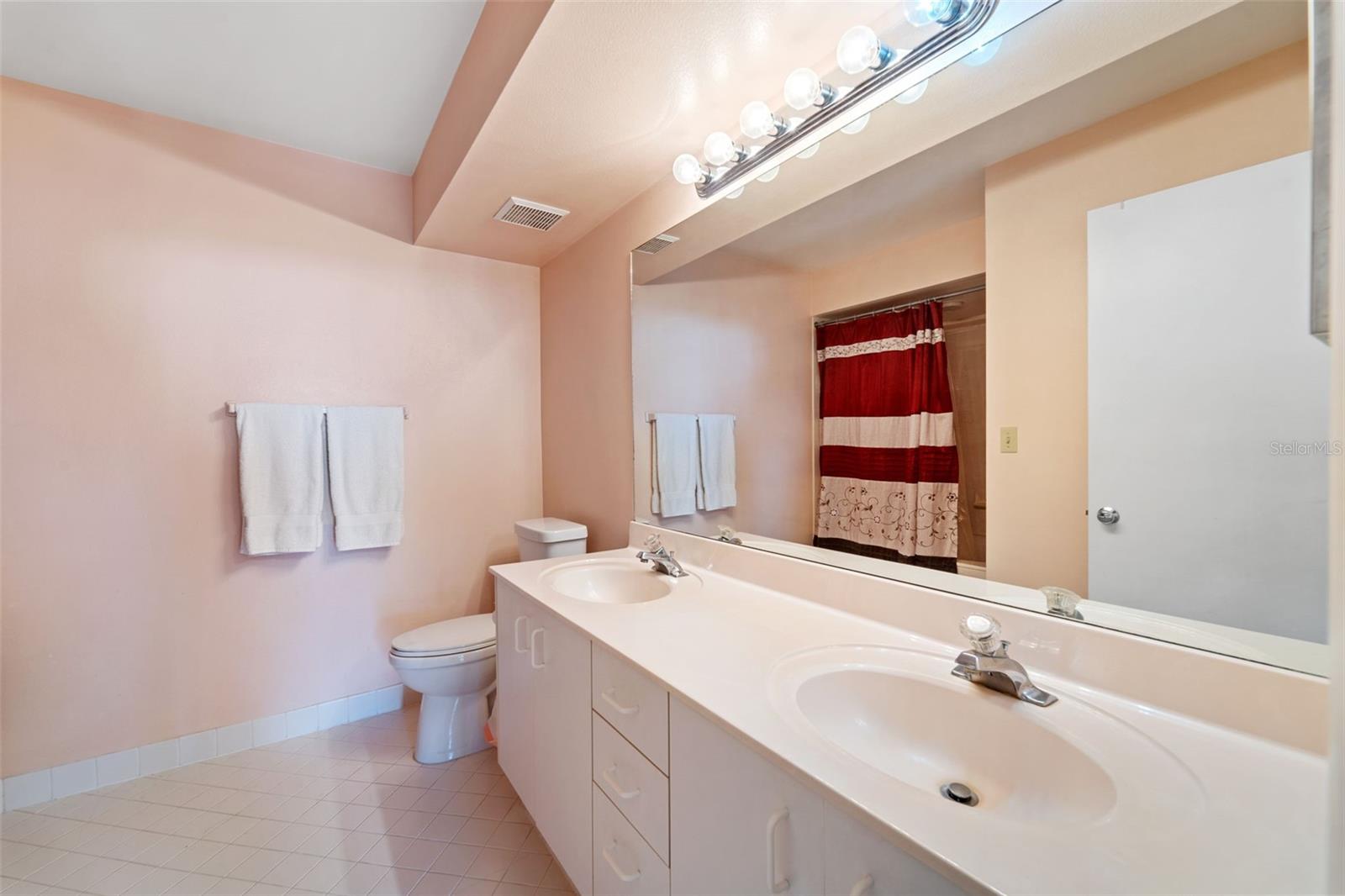 Listing photo id 20 for 6021 Bahia Del Mar Circle 534