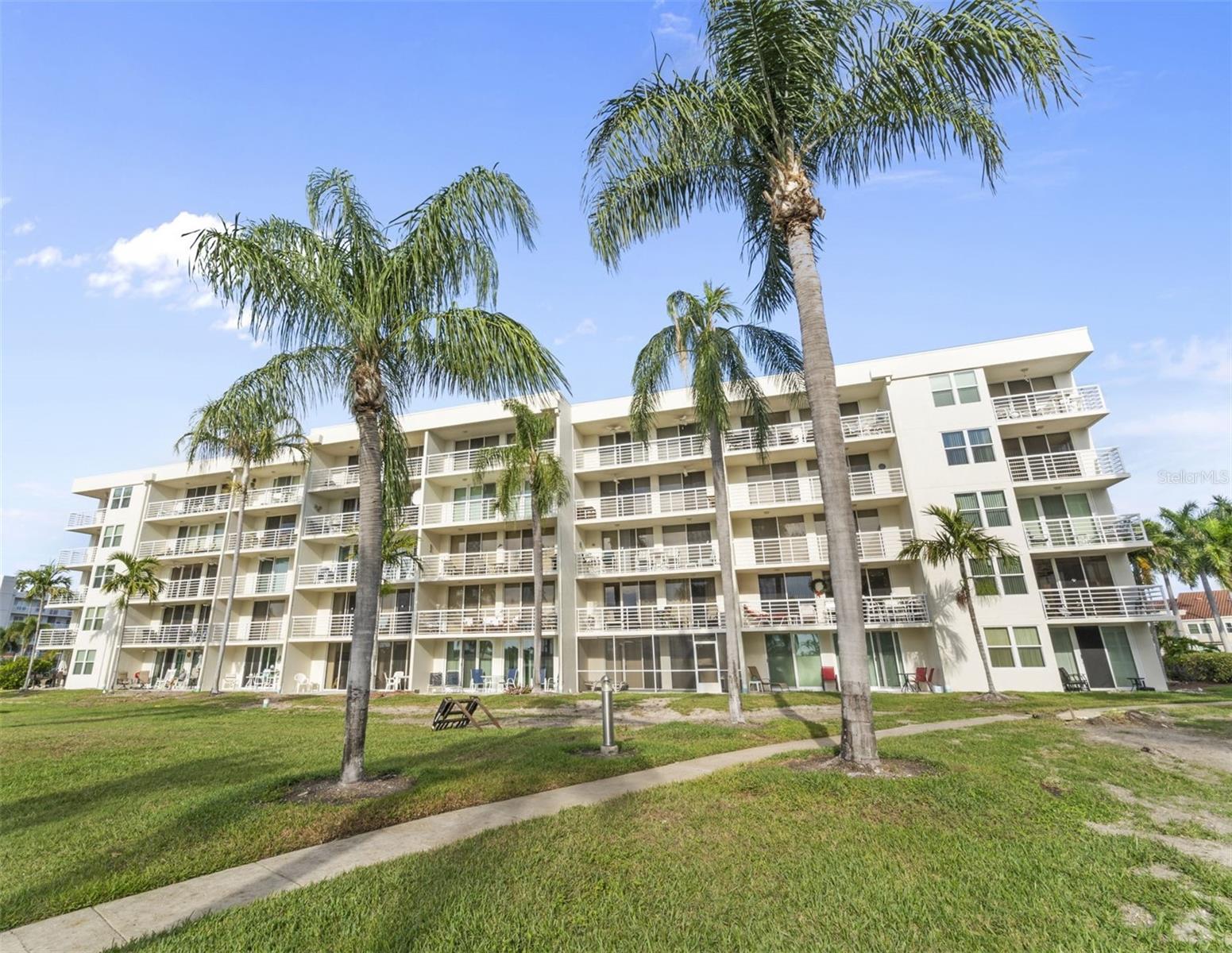 Listing photo id 27 for 6021 Bahia Del Mar Circle 534