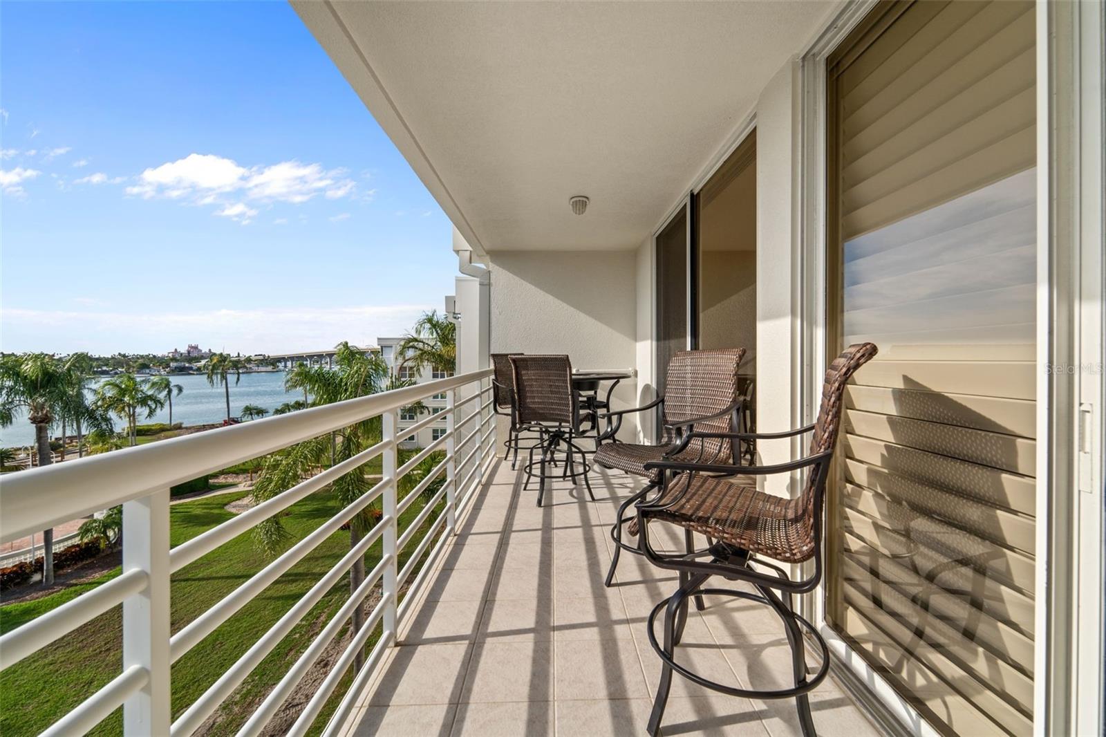 Listing photo id 4 for 6021 Bahia Del Mar Circle 534