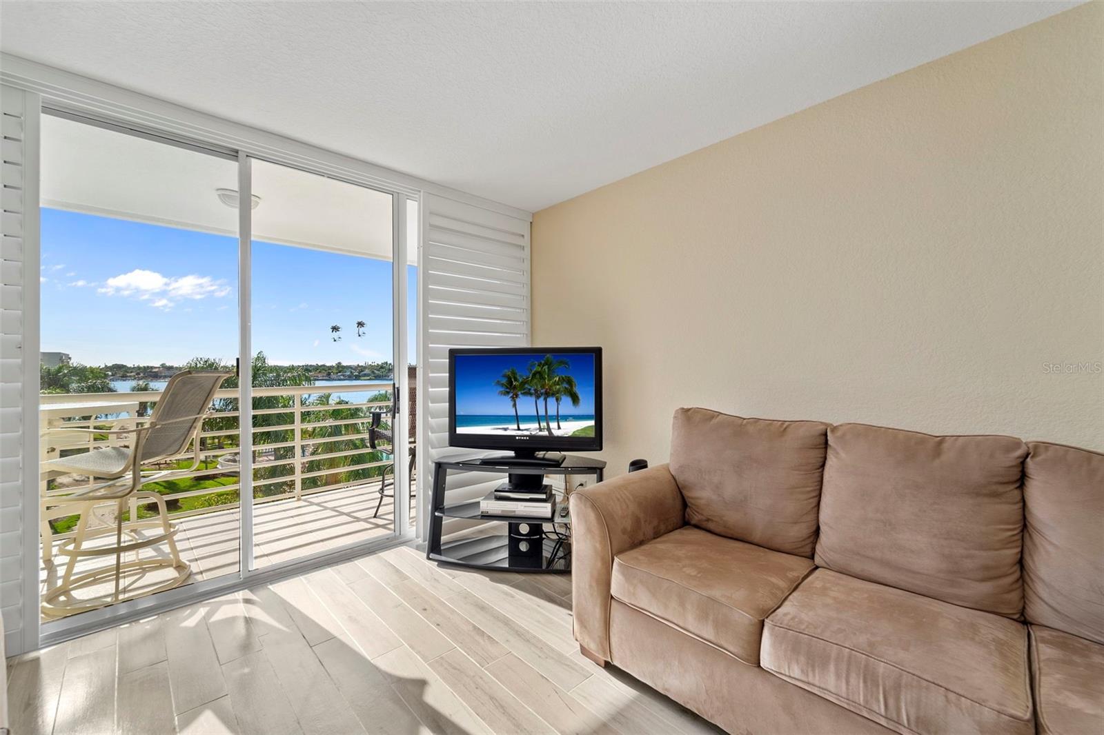 Listing photo id 7 for 6021 Bahia Del Mar Circle 534