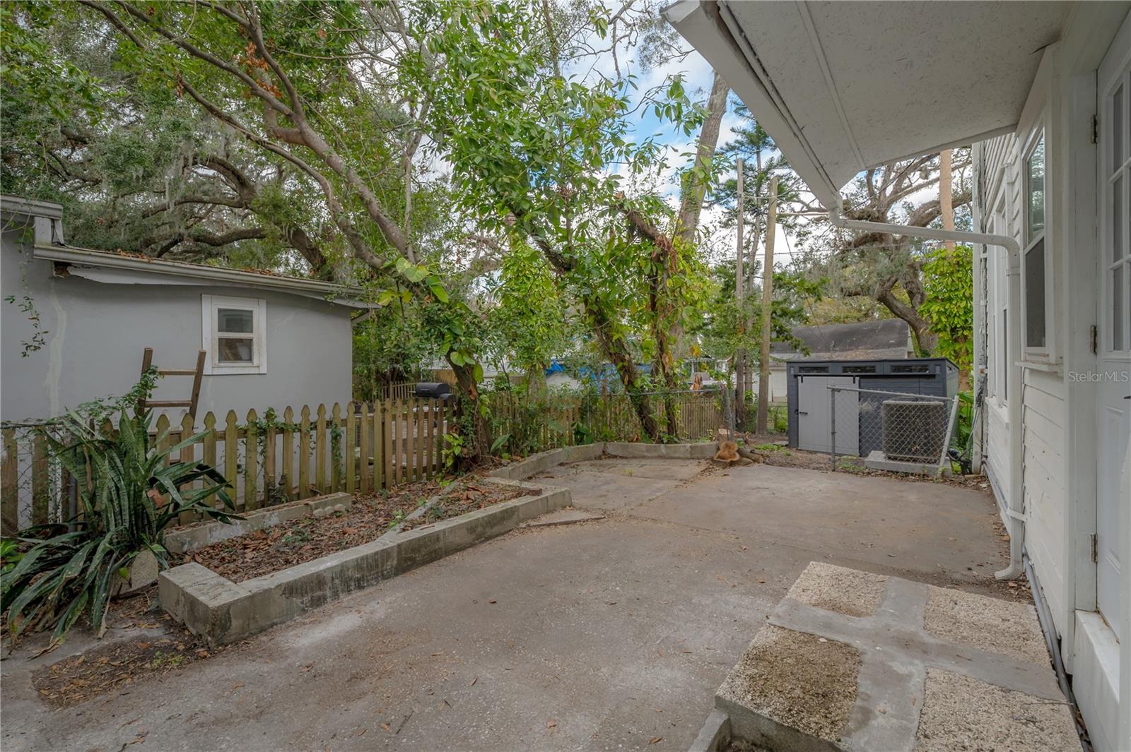 Listing photo id 45 for 922 Patterson Street