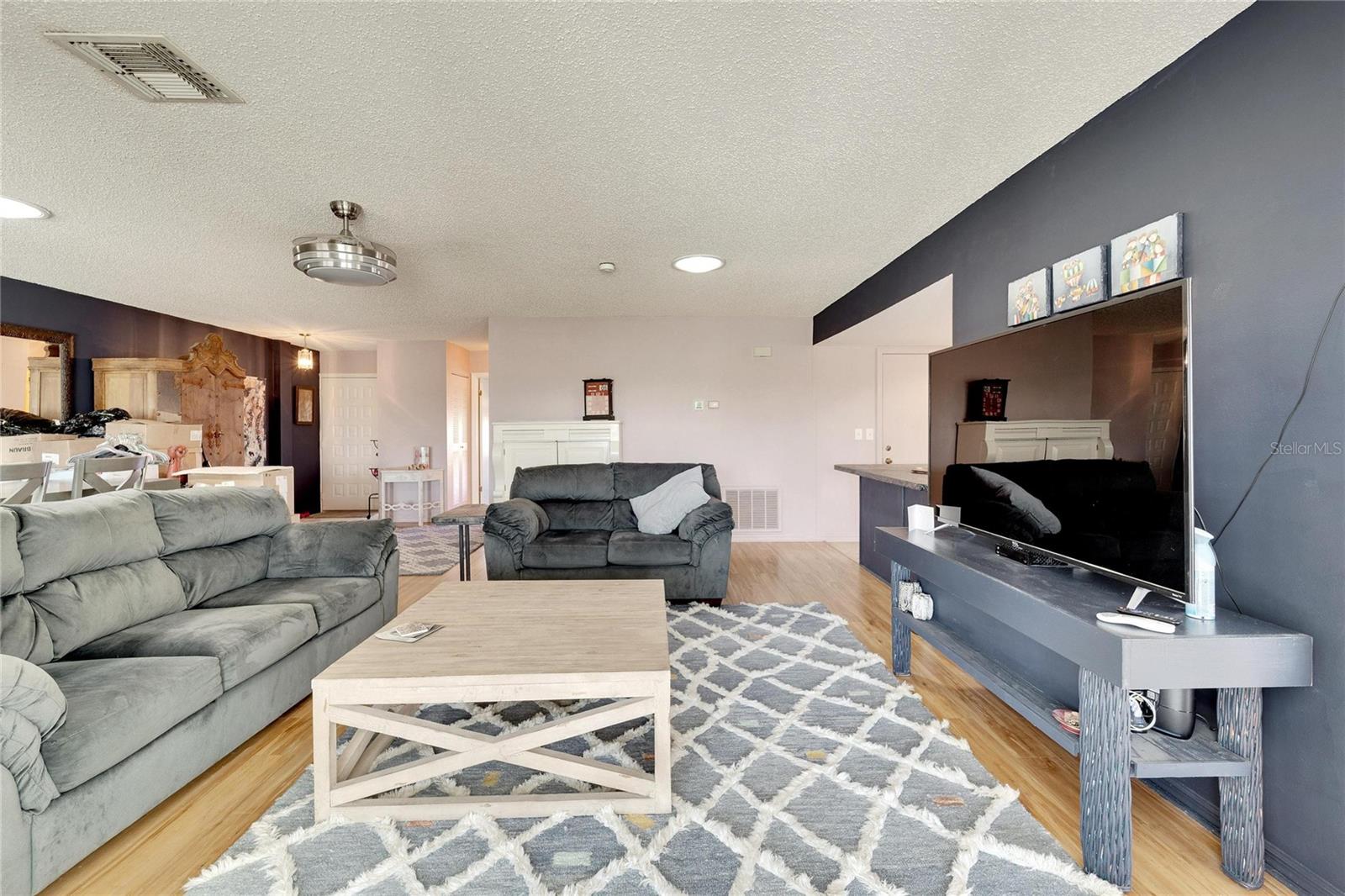 Image 11 of 63 For 2407 Locksley Street 224