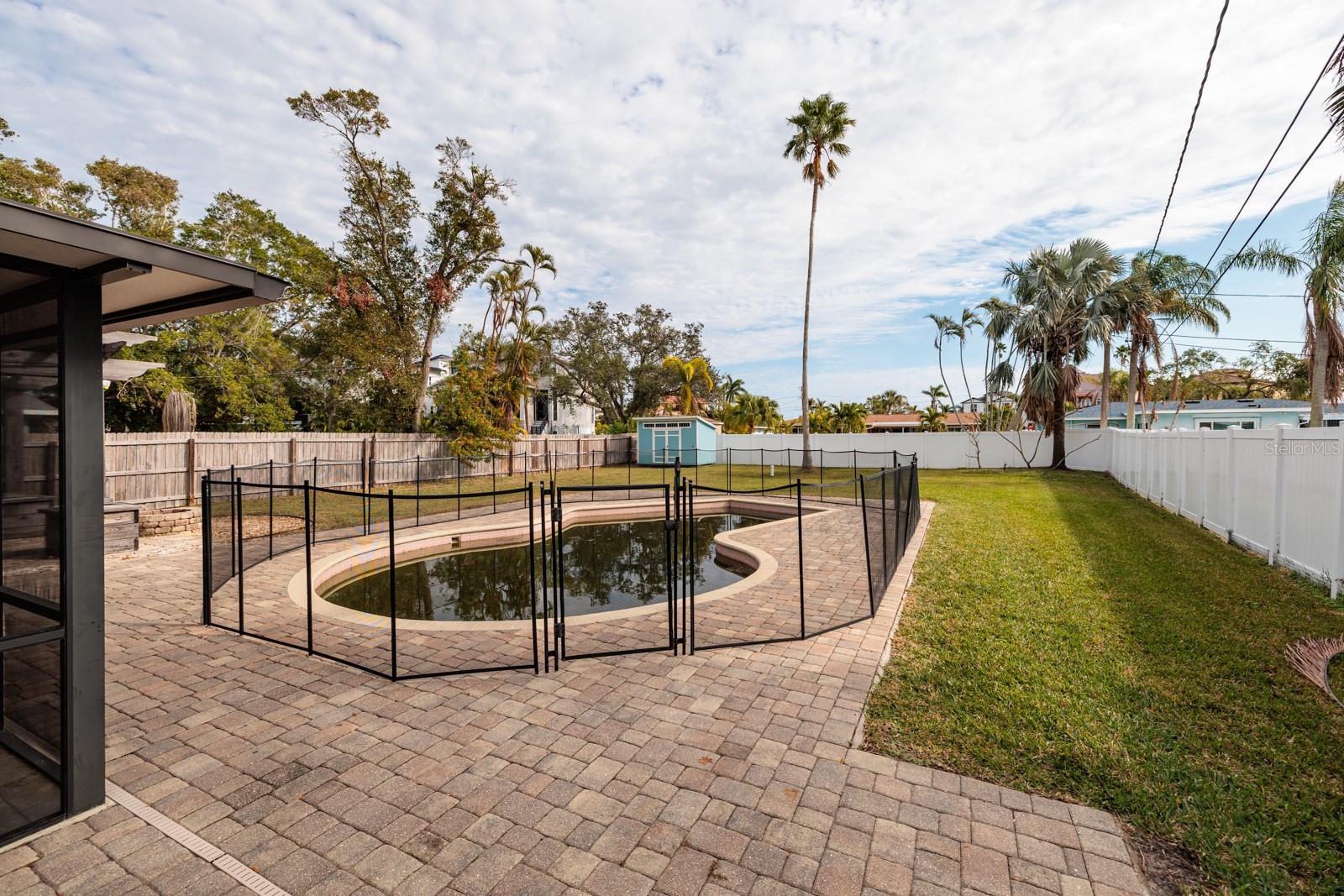 Listing photo id 14 for 5801 Venetian Boulevard Ne