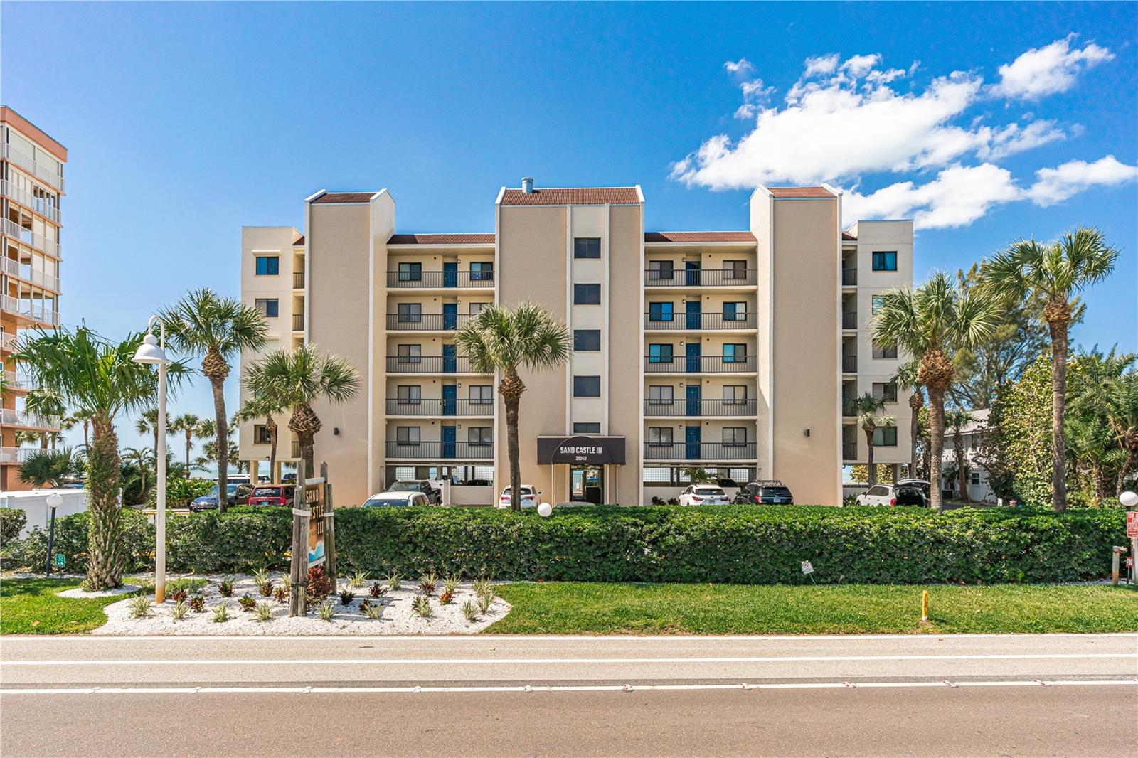 Listing photo id 0 for 20040 Gulf Boulevard 605