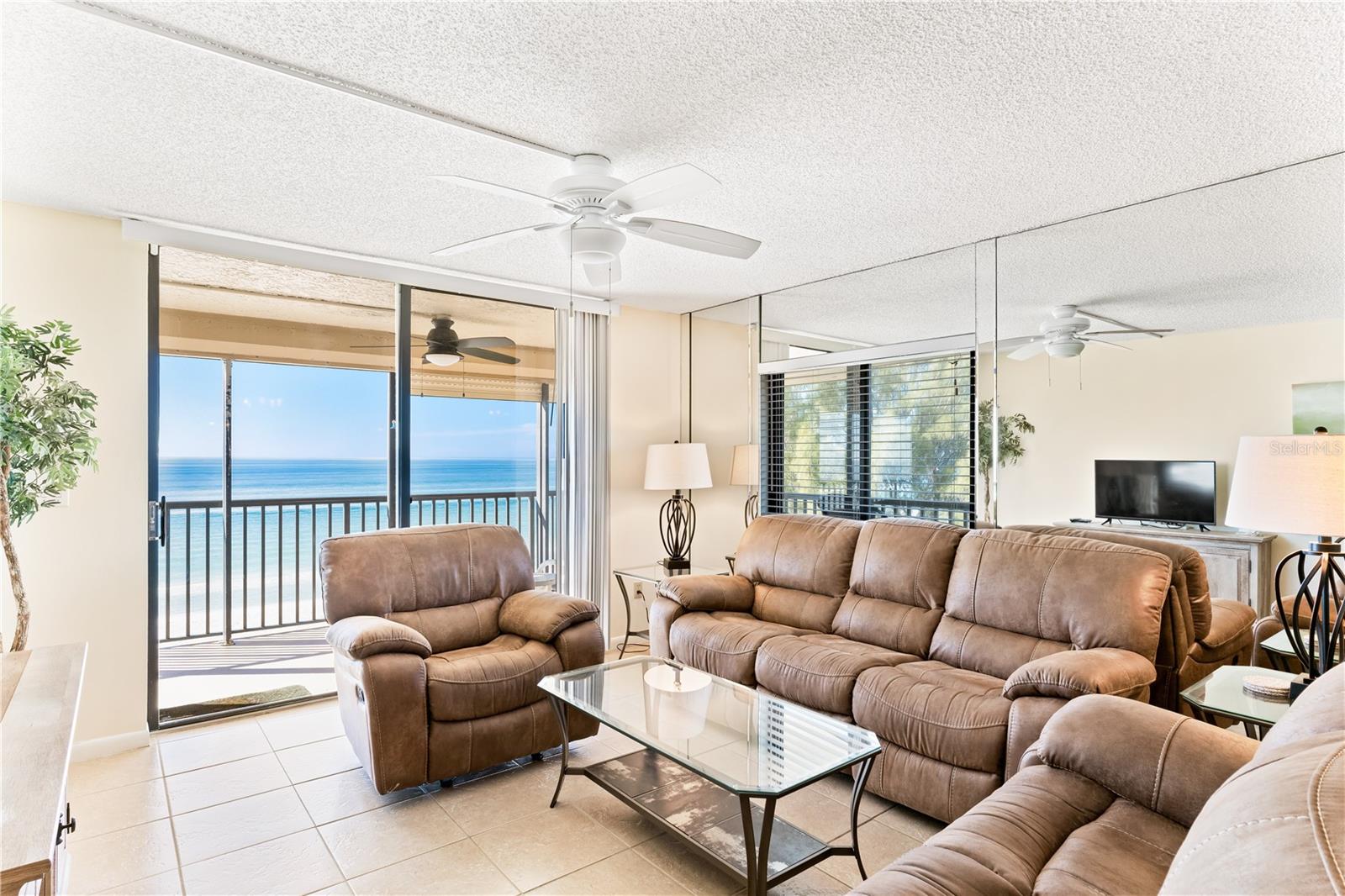 Listing photo id 26 for 20040 Gulf Boulevard 605