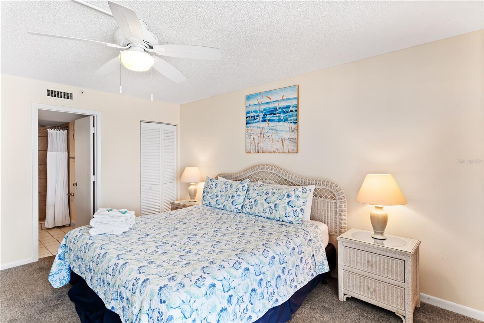 Listing photo id 31 for 20040 Gulf Boulevard 605