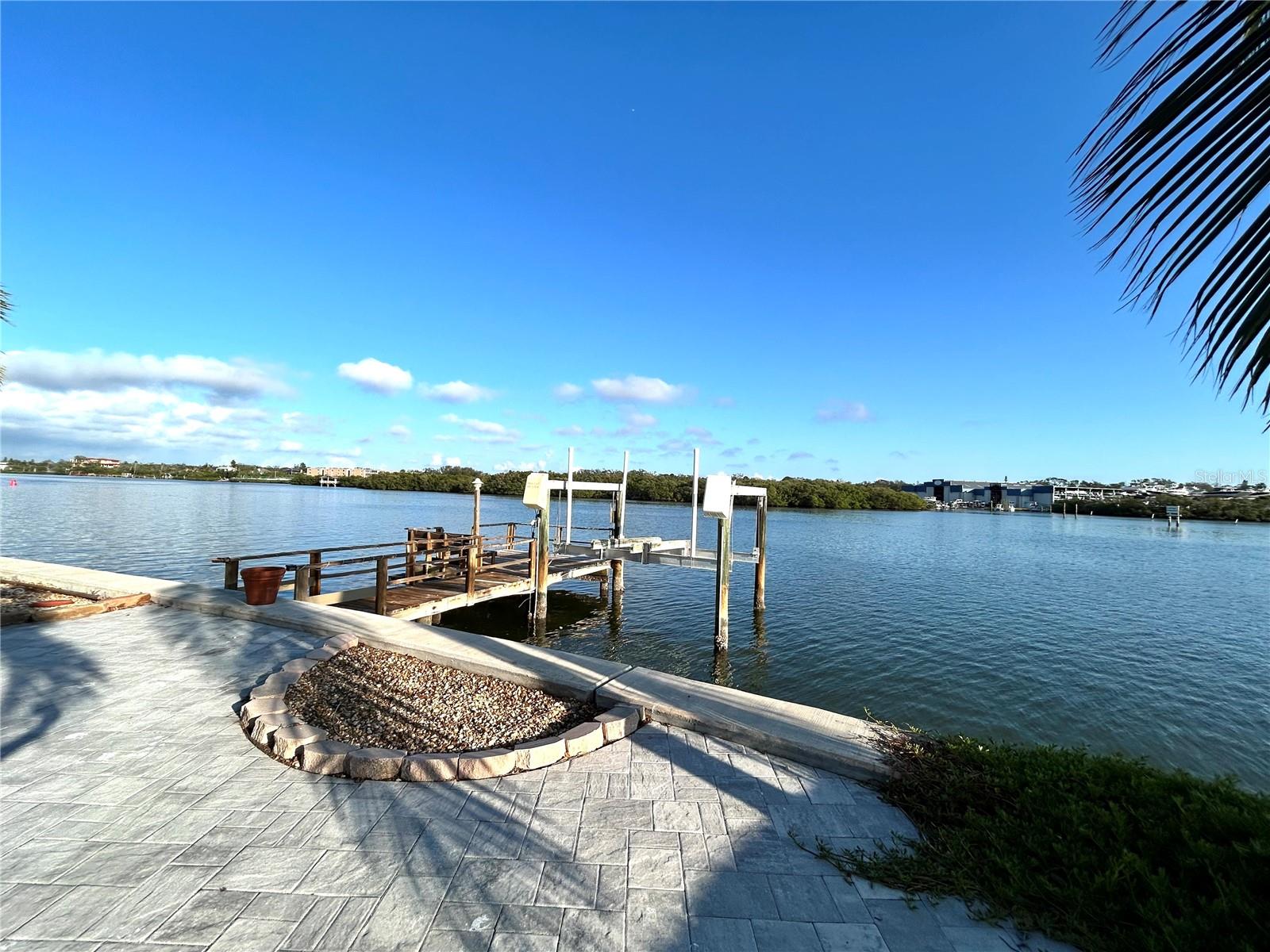 Listing photo id 11 for 363 Bahia Vista Drive