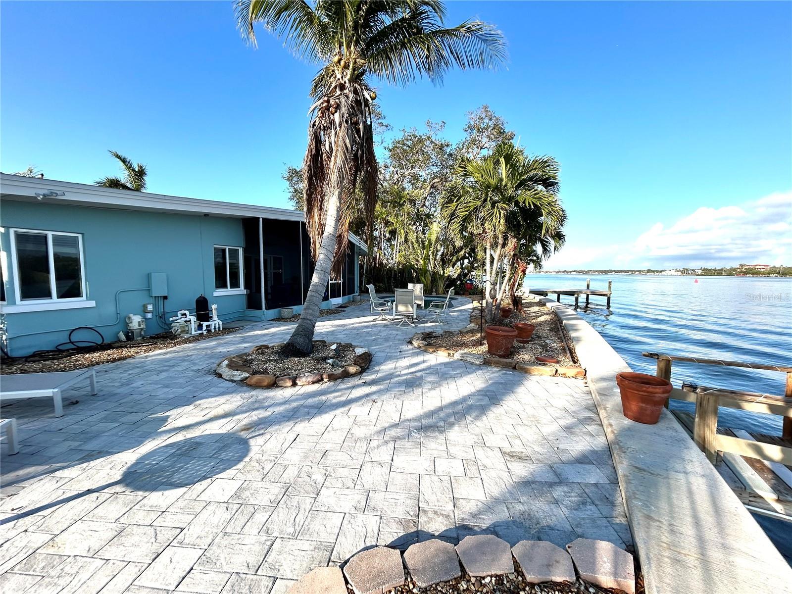 Listing photo id 12 for 363 Bahia Vista Drive