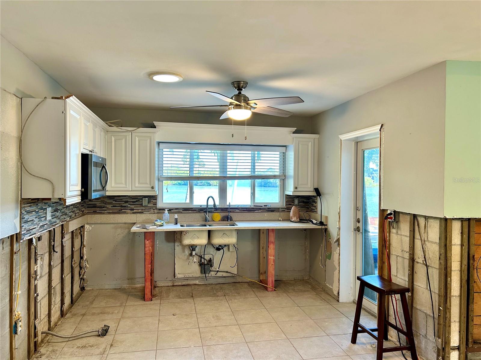 Listing photo id 21 for 363 Bahia Vista Drive