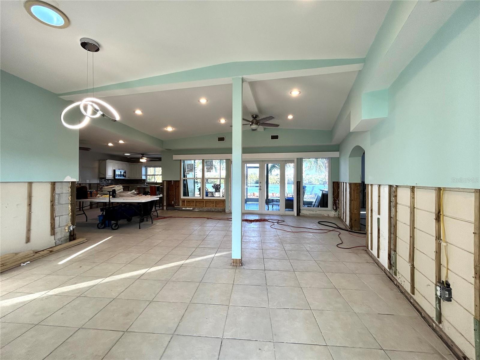 Listing photo id 2 for 363 Bahia Vista Drive