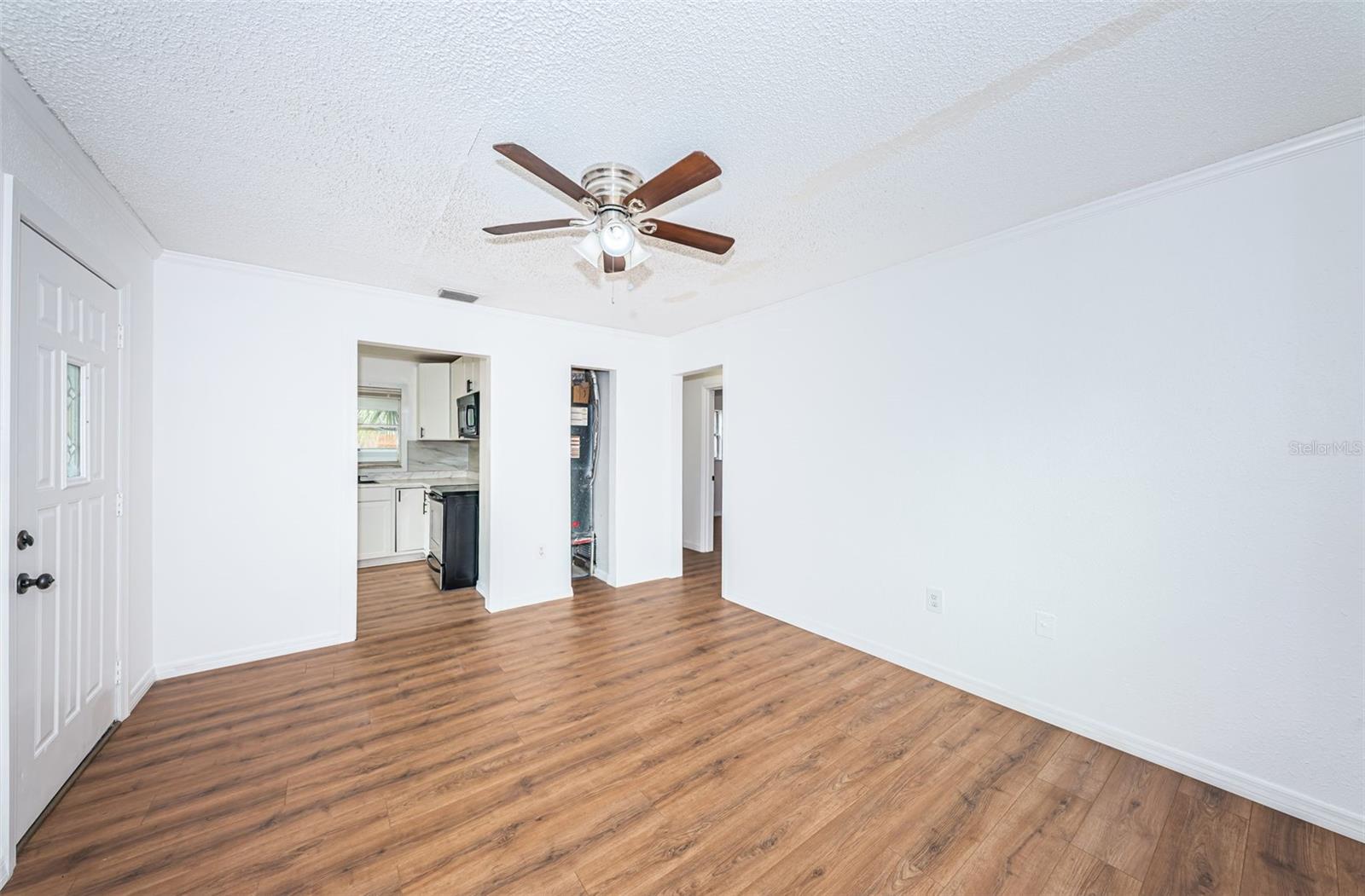 Listing photo id 8 for 601 Paris Avenue S