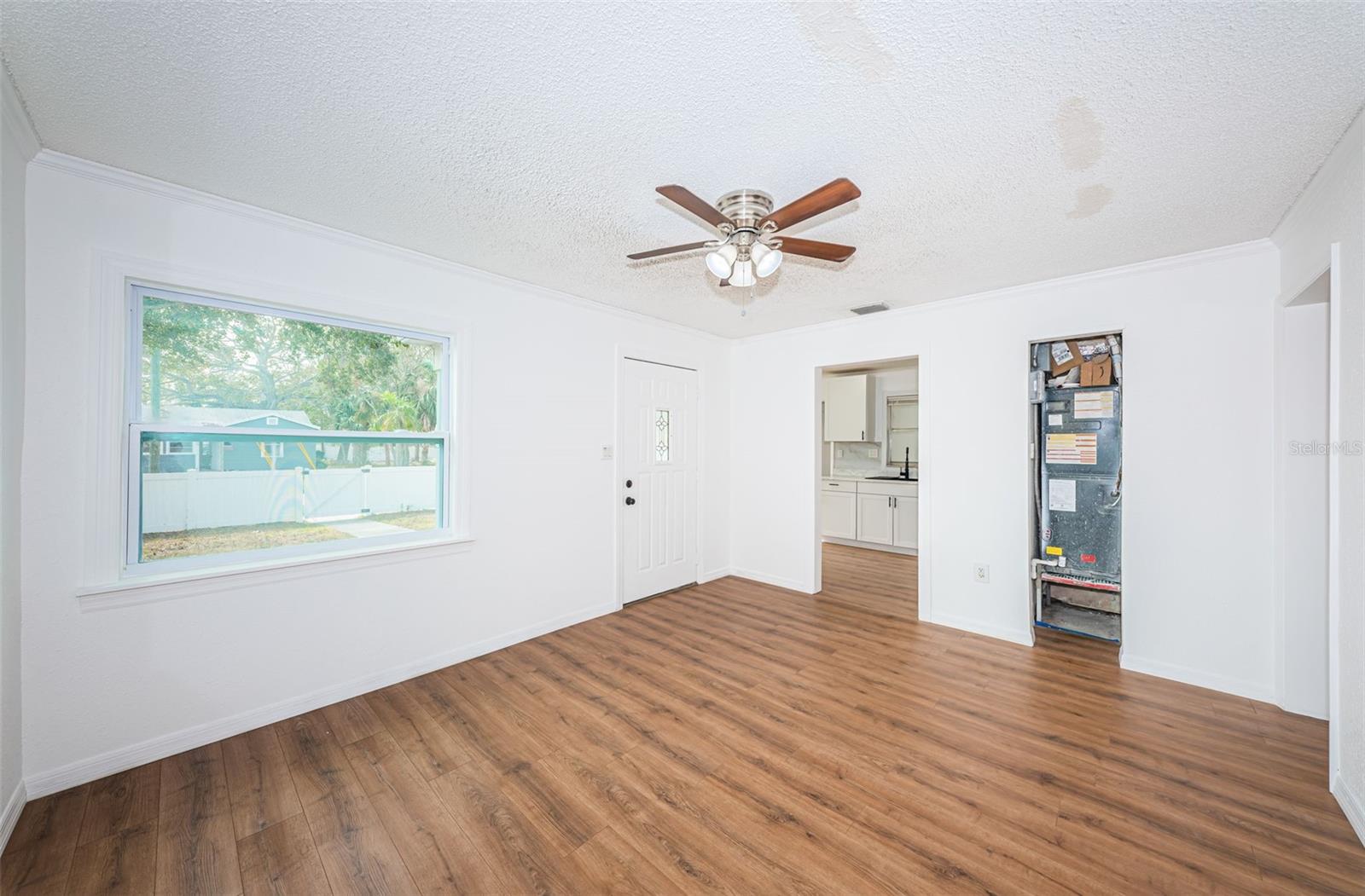 Listing photo id 9 for 601 Paris Avenue S