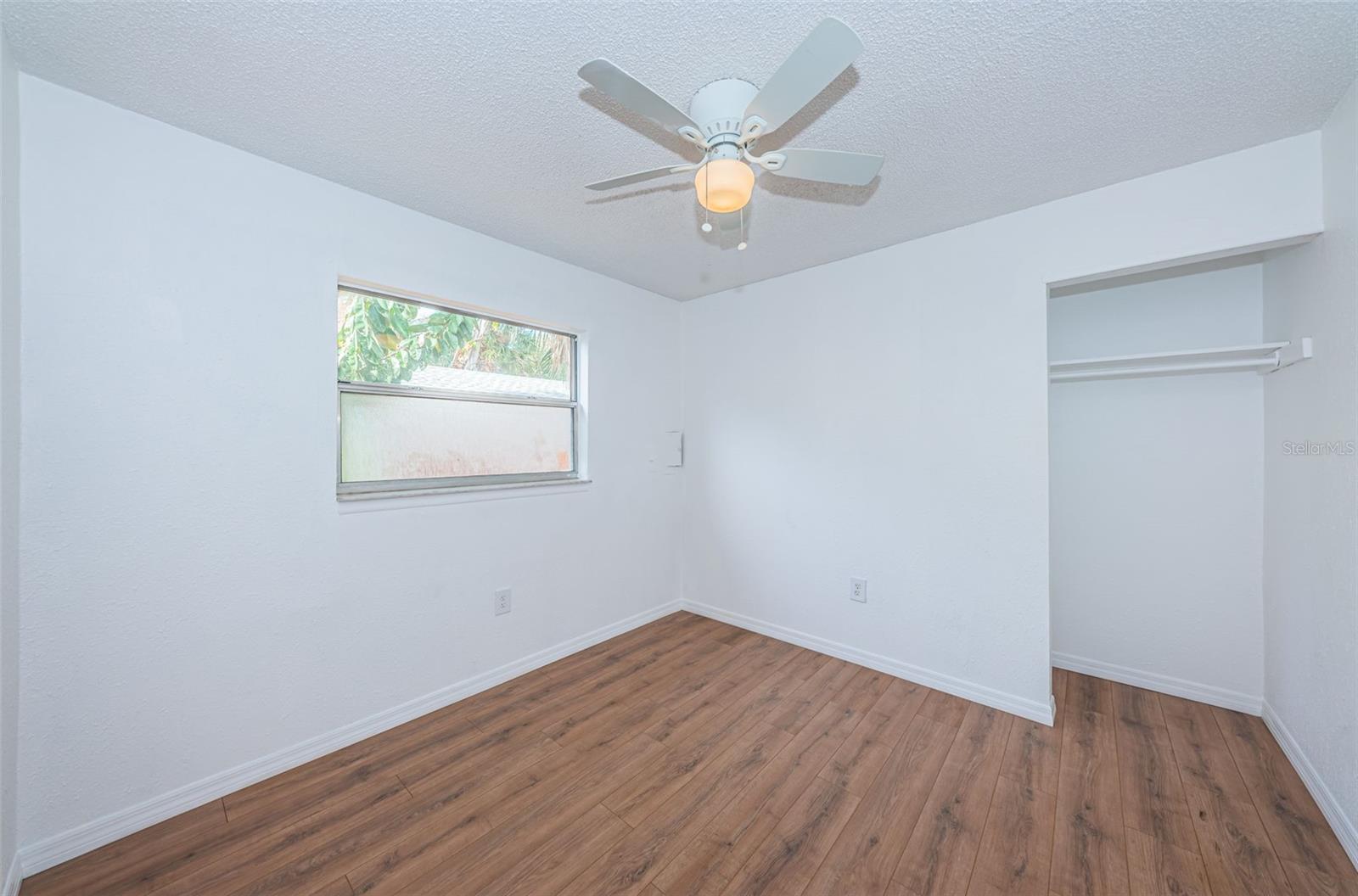 Listing photo id 13 for 601 Paris Avenue S