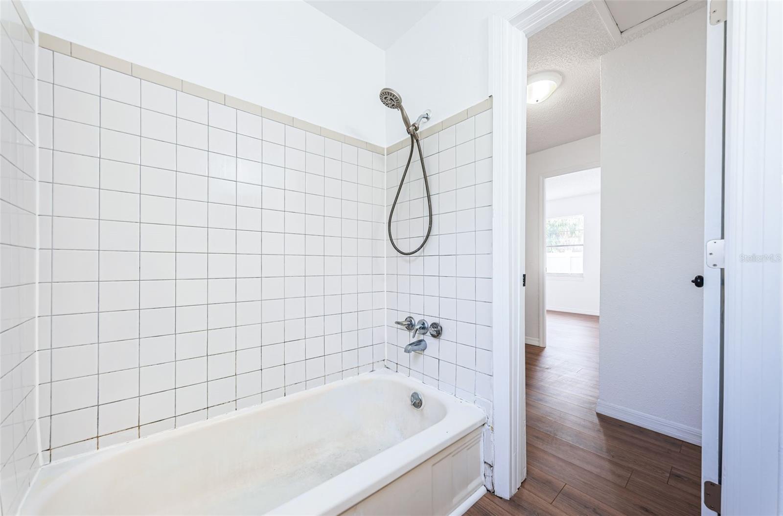 Listing photo id 14 for 601 Paris Avenue S