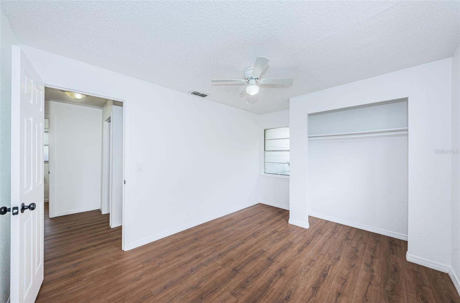 Listing photo id 18 for 601 Paris Avenue S