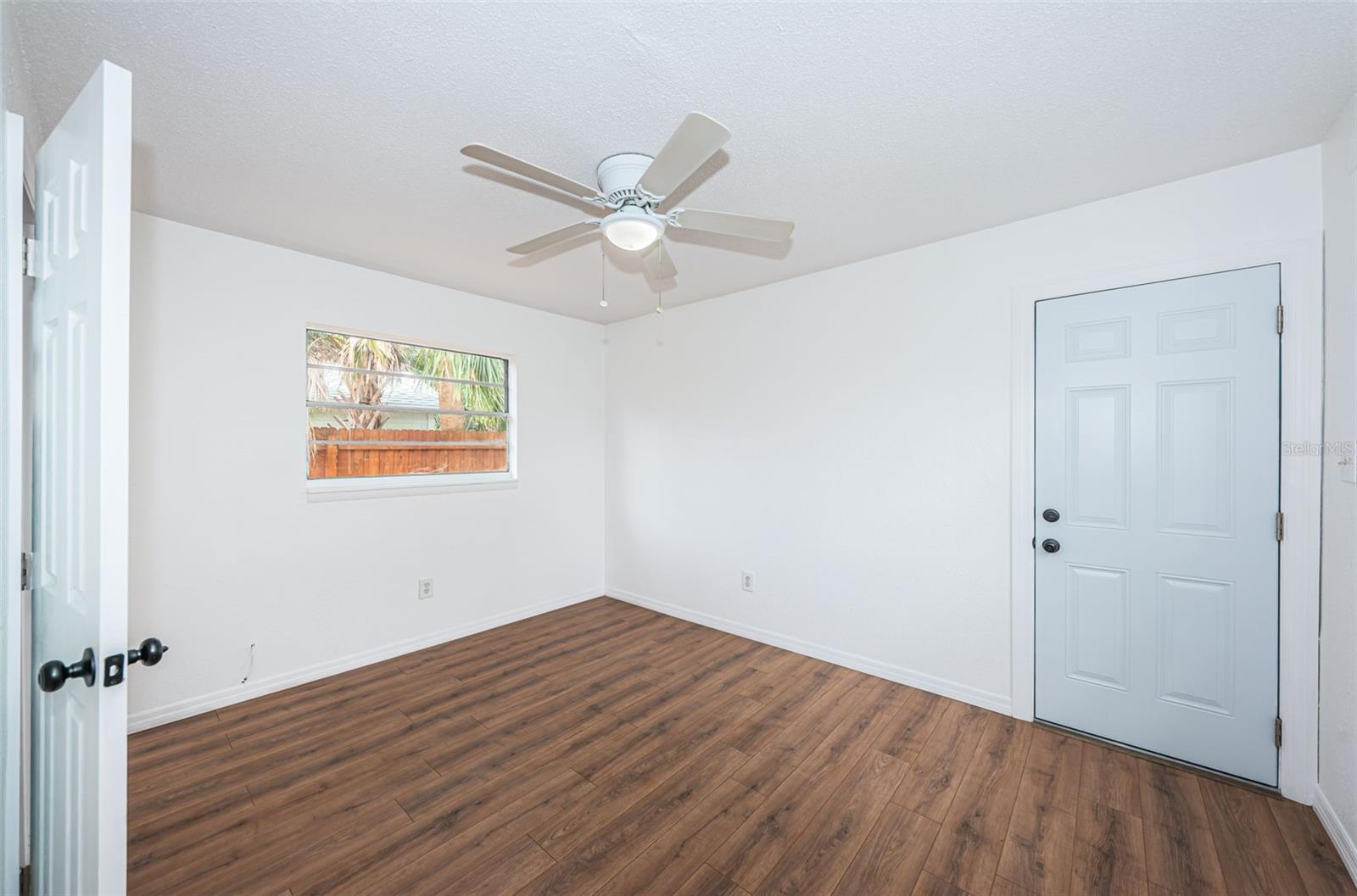 Listing photo id 20 for 601 Paris Avenue S