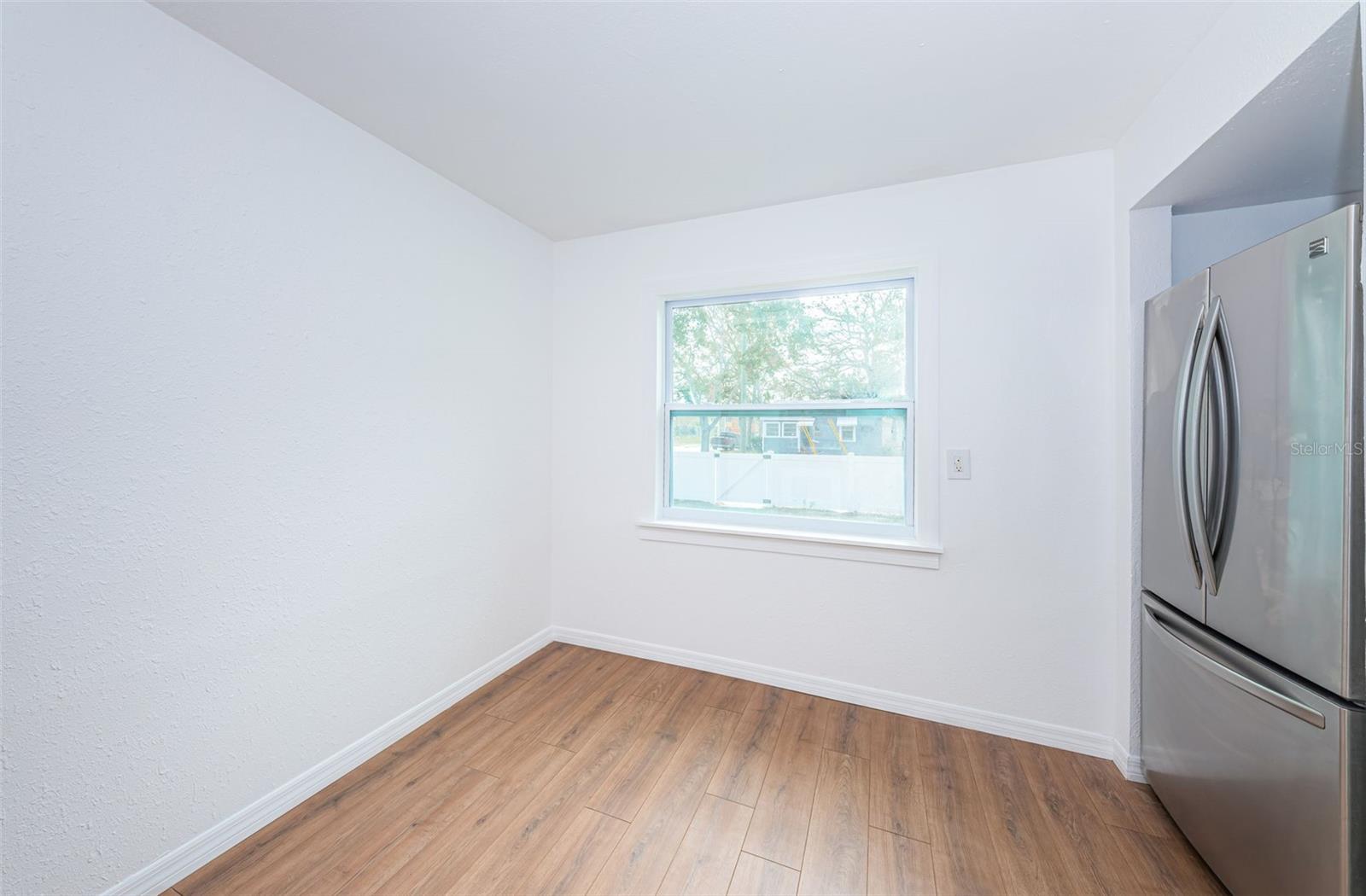 Listing photo id 21 for 601 Paris Avenue S