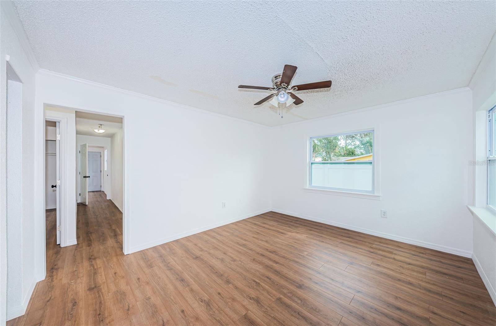 Listing photo id 22 for 601 Paris Avenue S