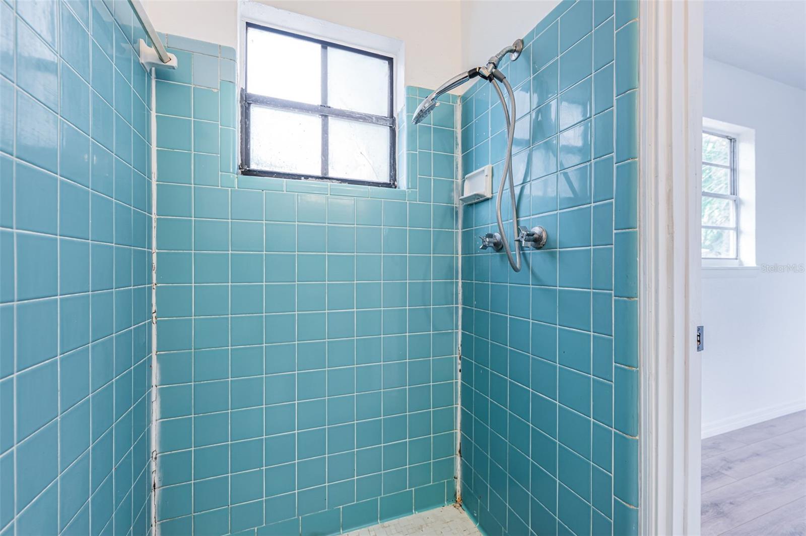Listing photo id 23 for 601 Paris Avenue S