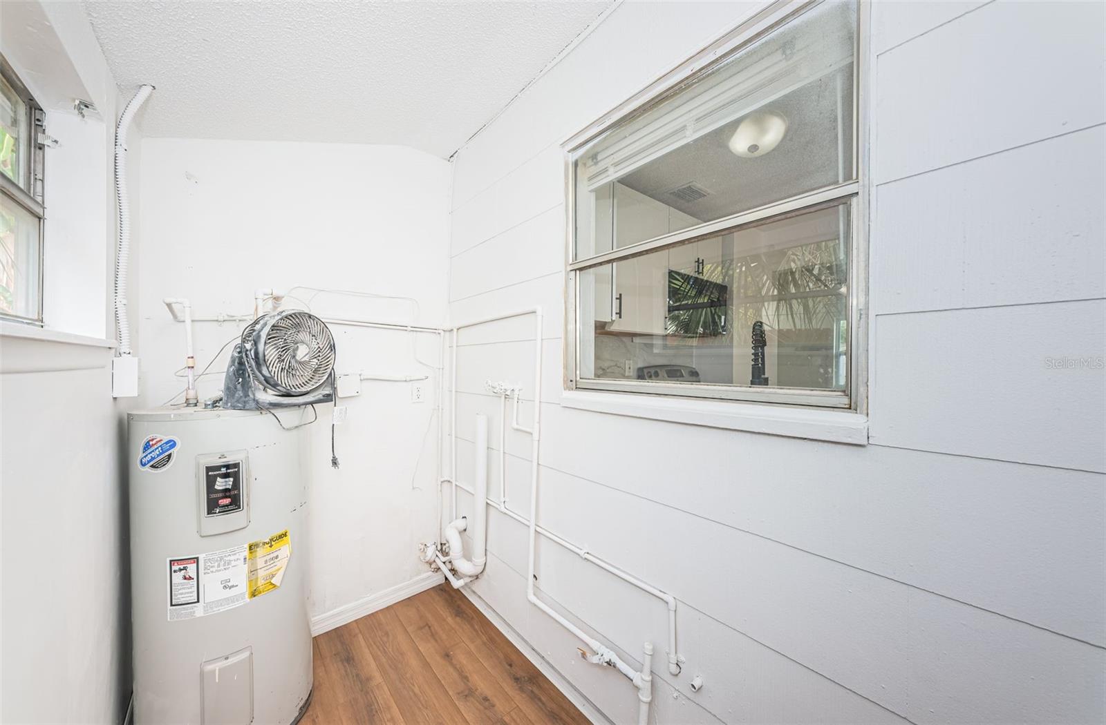 Listing photo id 25 for 601 Paris Avenue S