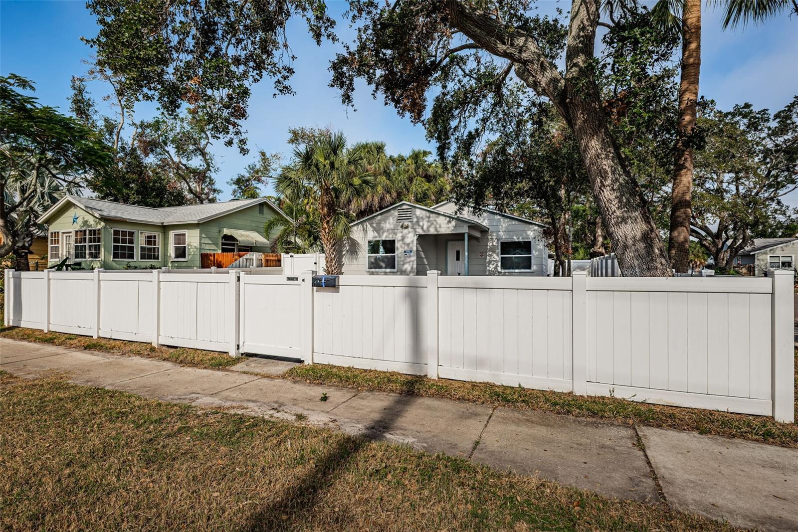 Listing photo id 26 for 601 Paris Avenue S