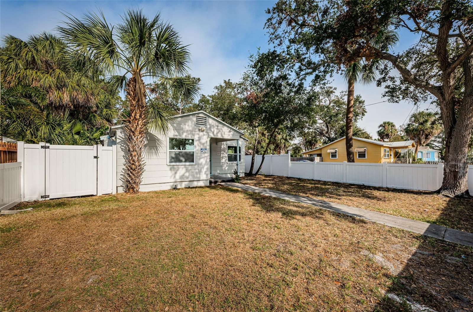 Listing photo id 27 for 601 Paris Avenue S