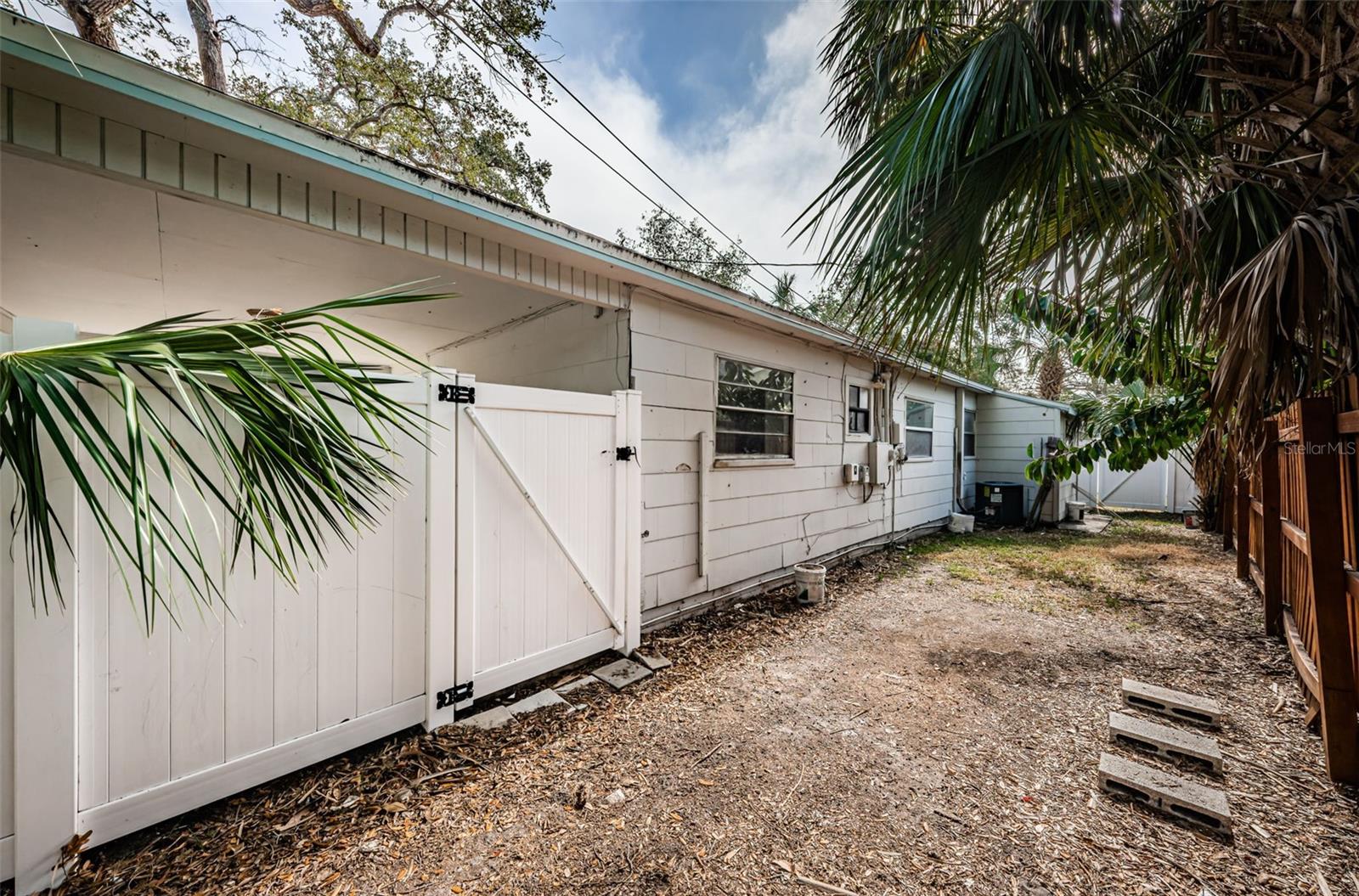 Listing photo id 28 for 601 Paris Avenue S