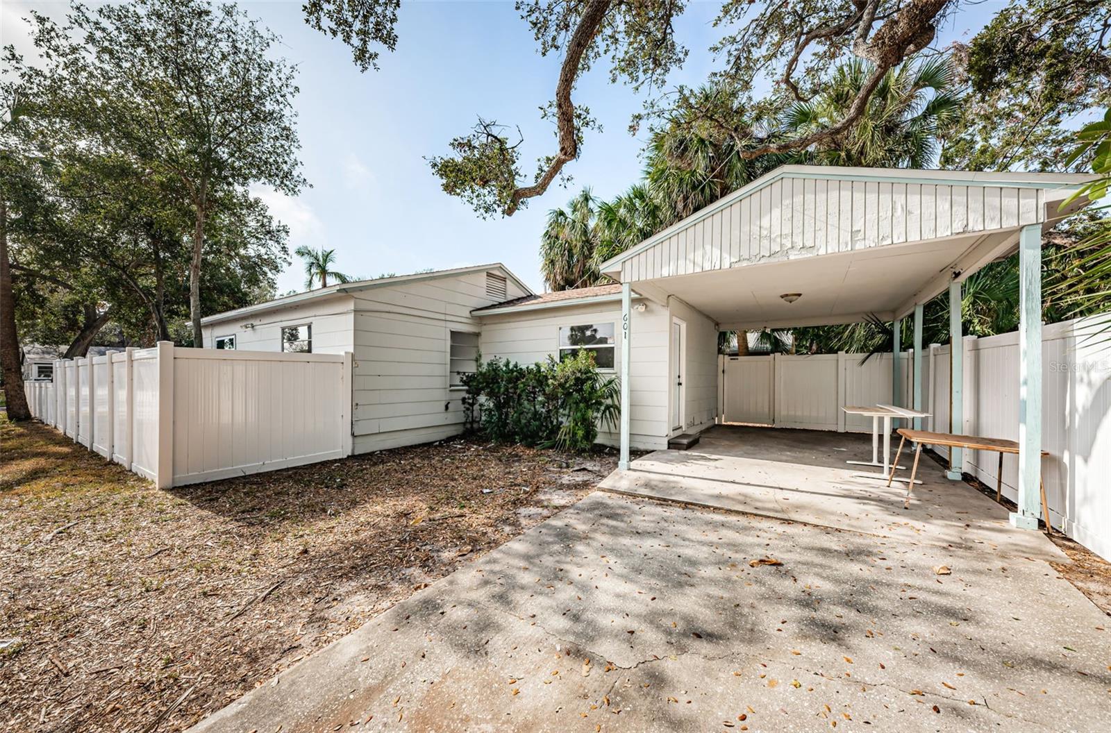Listing photo id 29 for 601 Paris Avenue S