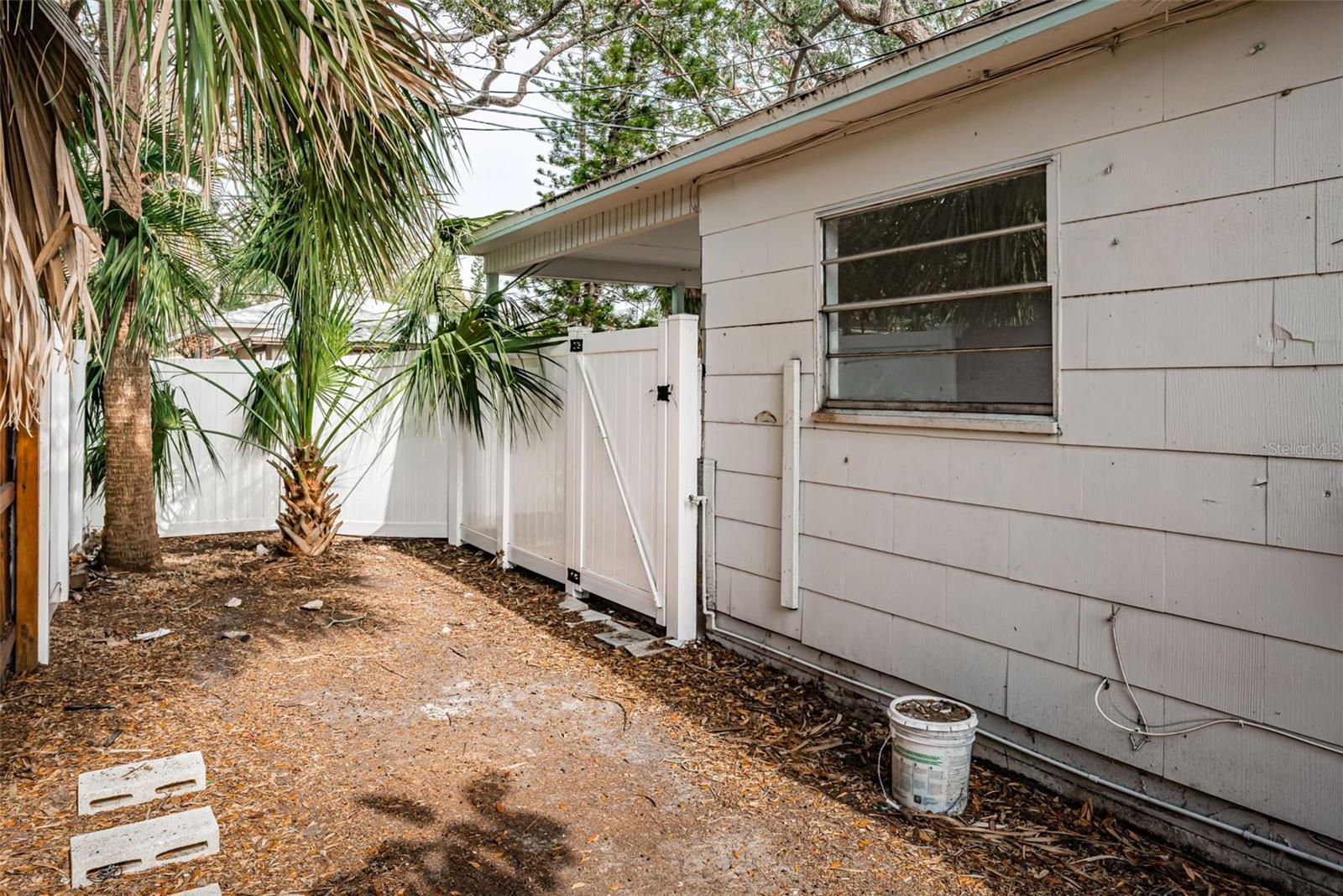Listing photo id 31 for 601 Paris Avenue S