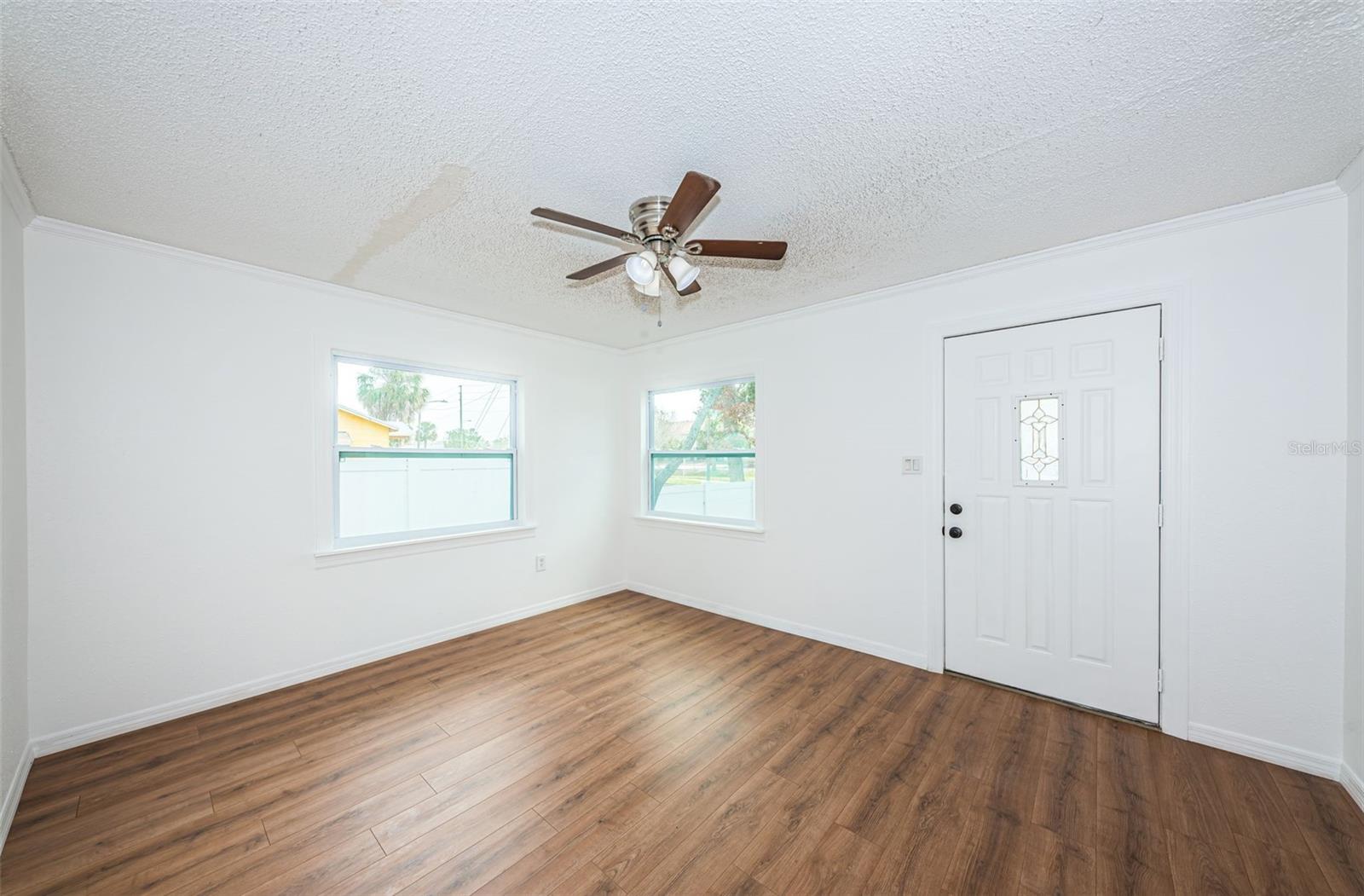 Listing photo id 7 for 601 Paris Avenue S