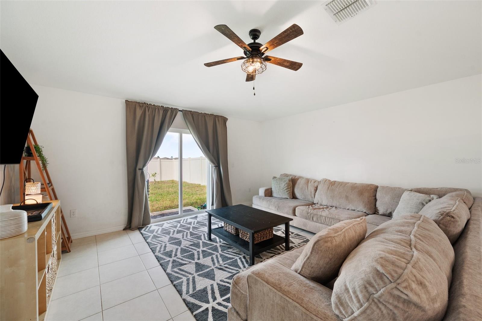 Image 12 of 31 For 5493 Blue Azure Drive