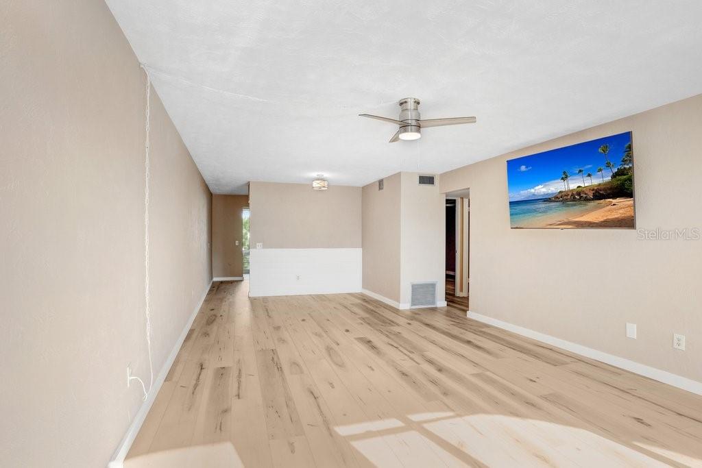Image 21 of 46 For 2434 Australia Way E 42