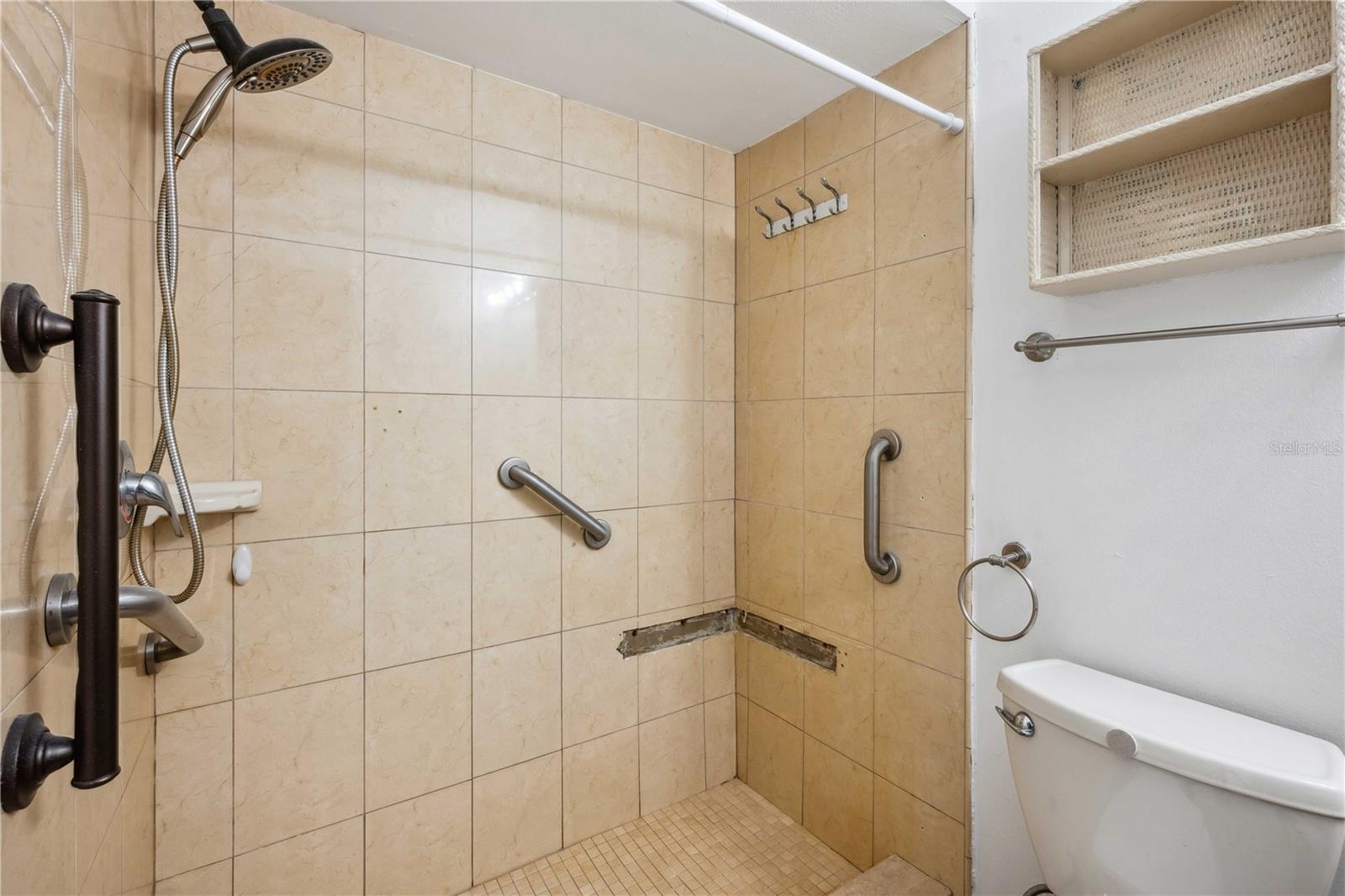 Image 45 of 46 For 22368 Southshore Drive