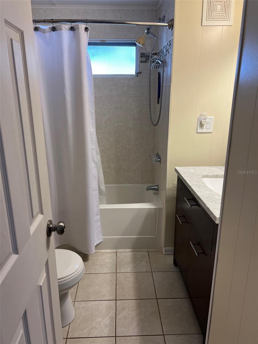 Image 20 of 31 For 12651 Seminole Boulevard 15b